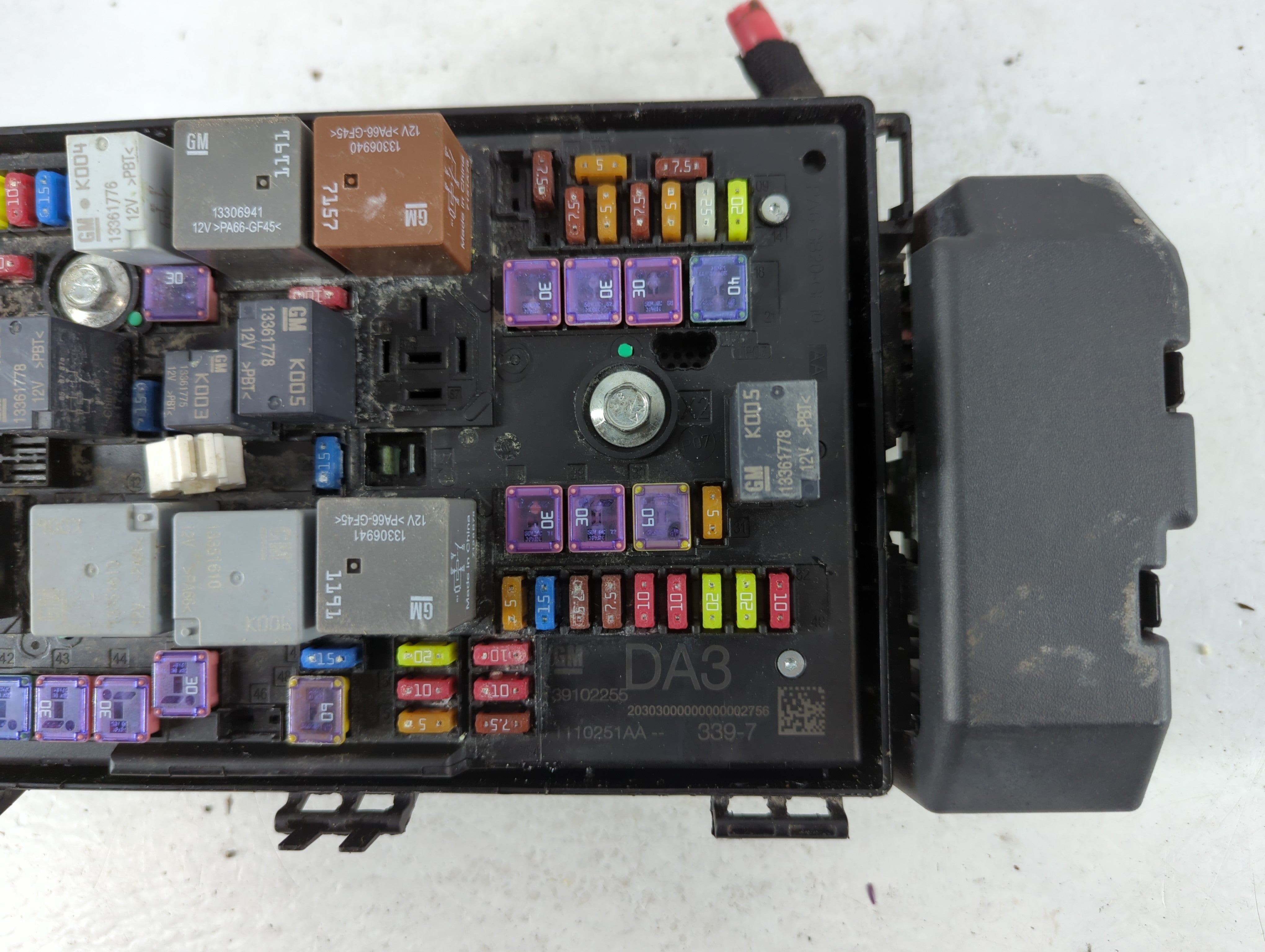 2016-2018 Buick Cascada Fusebox Fuse Box Panel Relay Module P/N:39102255 Fits Fits 2016 2017 2018 OEM Used Auto Parts - Oemusedautoparts1.com