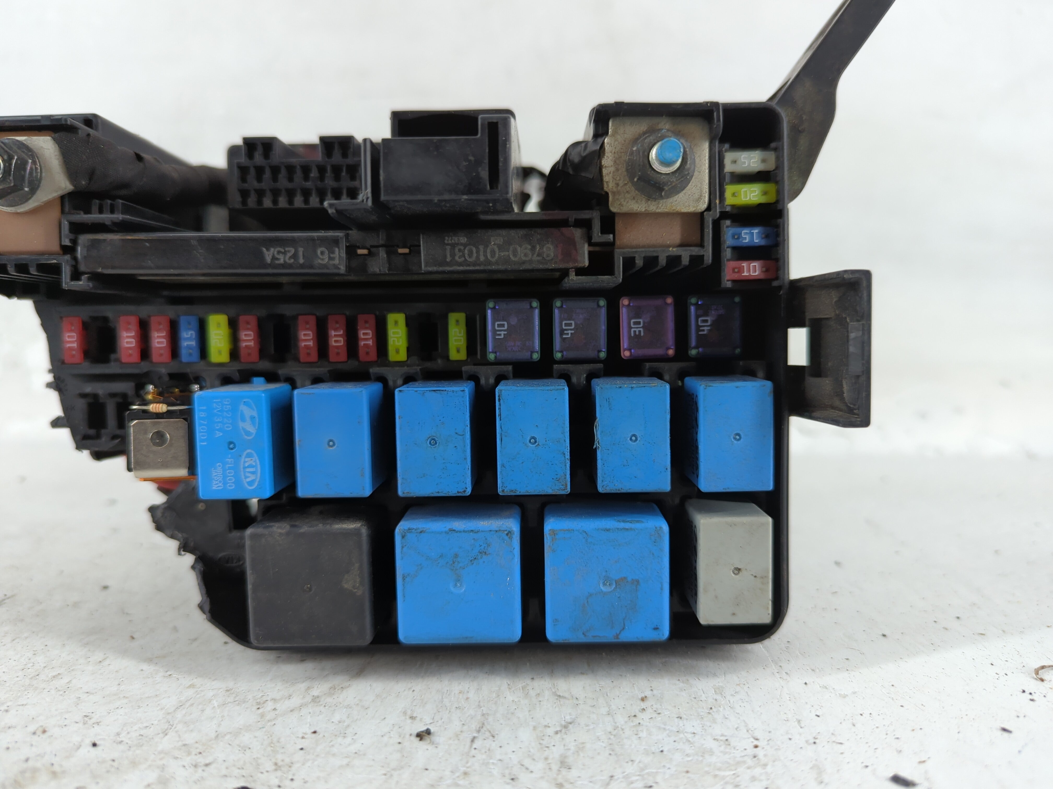 2010-2011 Kia Soul Fusebox Fuse Box Panel Relay Module P/N:912372K925 Fits Fits 2010 2011 OEM Used Auto Parts - Oemusedautoparts1.com