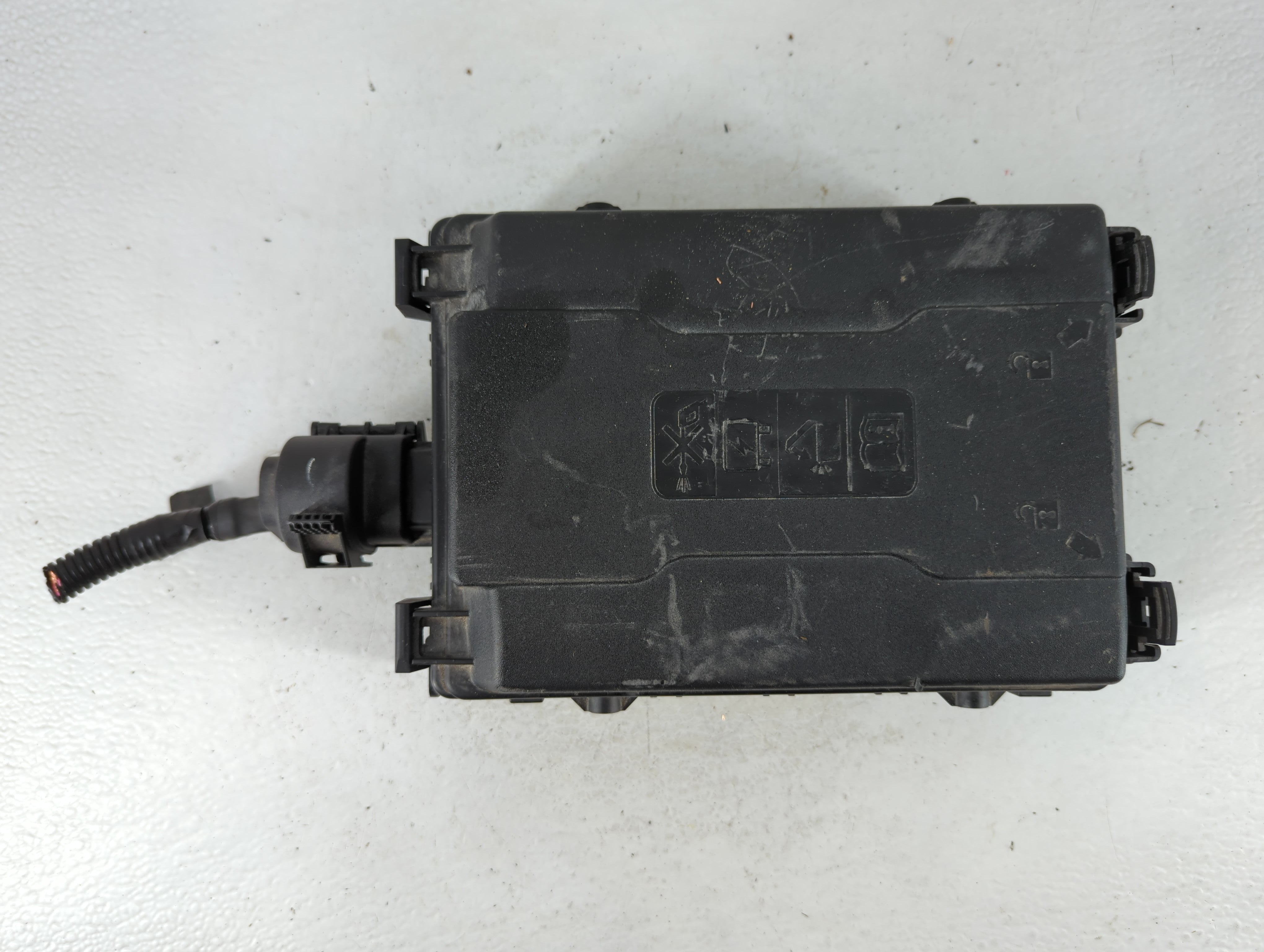 2016 Gmc Yukon Xl Fusebox Fuse Box Panel Relay Module P/N:23418066 Fits Fits 2015 2017 2018 2019 2020 OEM Used Auto Parts - Oemusedautoparts1.com