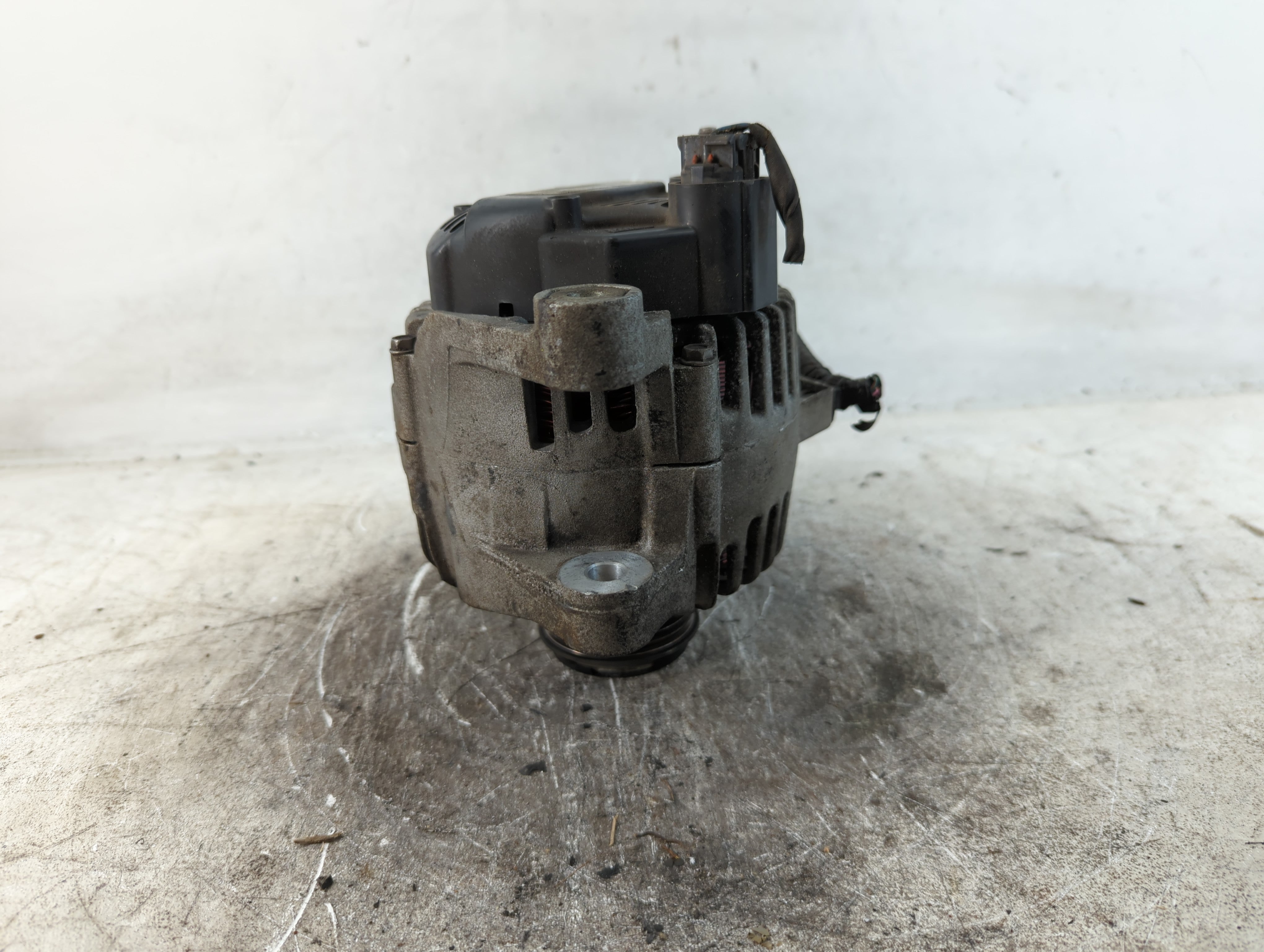 2011-2013 Hyundai Sonata Alternator Replacement Generator Charging Assembly Engine OEM P/N:37300-2G150 Fits Fits 2011 2012 2013 OEM Used Auto Parts - Oemusedautoparts1.com