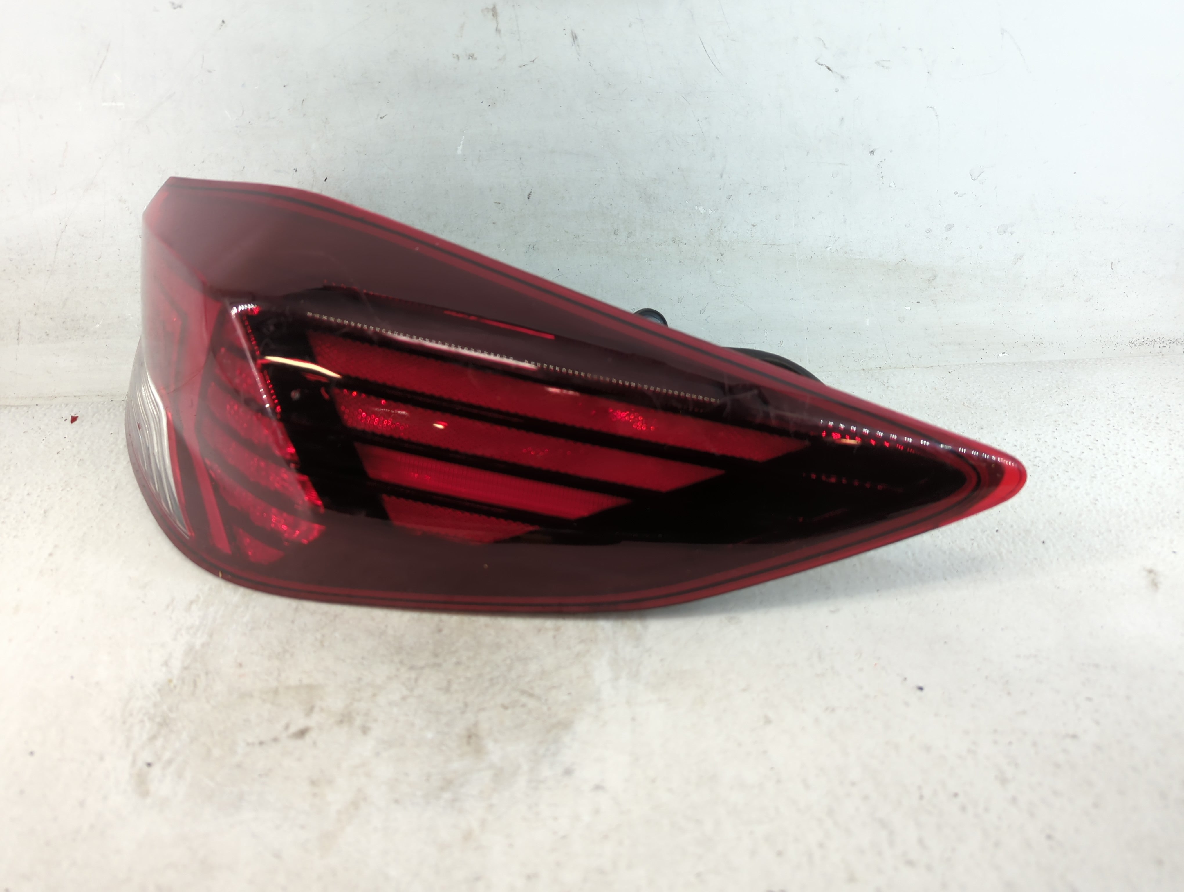 2019-2020 Hyundai Elantra Tail Light Assembly Passenger Right OEM P/N:92402F2610 E610 Fits Fits 2019 2020 OEM Used Auto Parts - Oemusedautoparts1.com