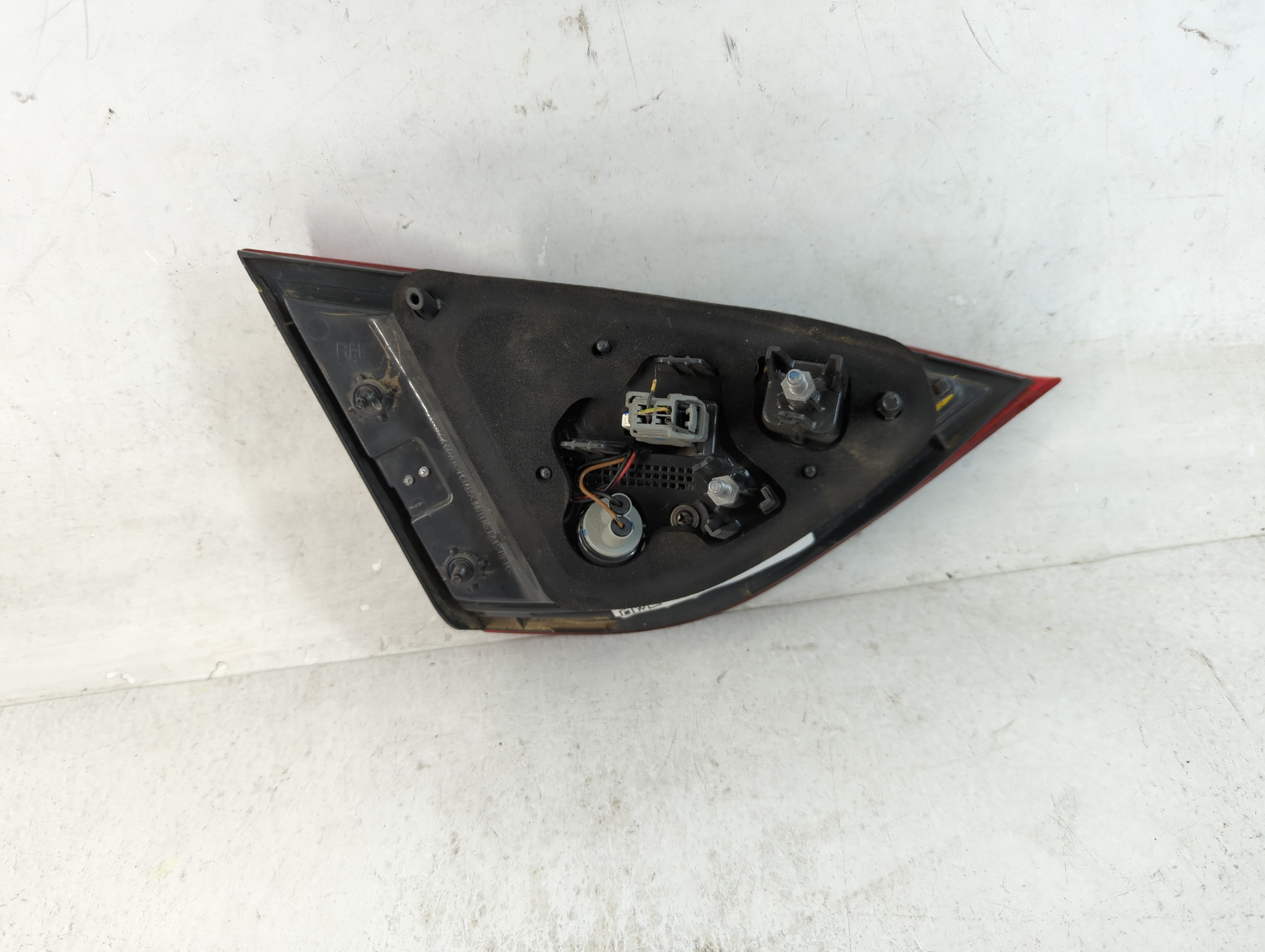 2015-2017 Chrysler 200 Tail Light Assembly Passenger Right OEM P/N:BDM92404000 Fits Fits 2015 2016 2017 OEM Used Auto Parts - Oemusedautoparts1.com