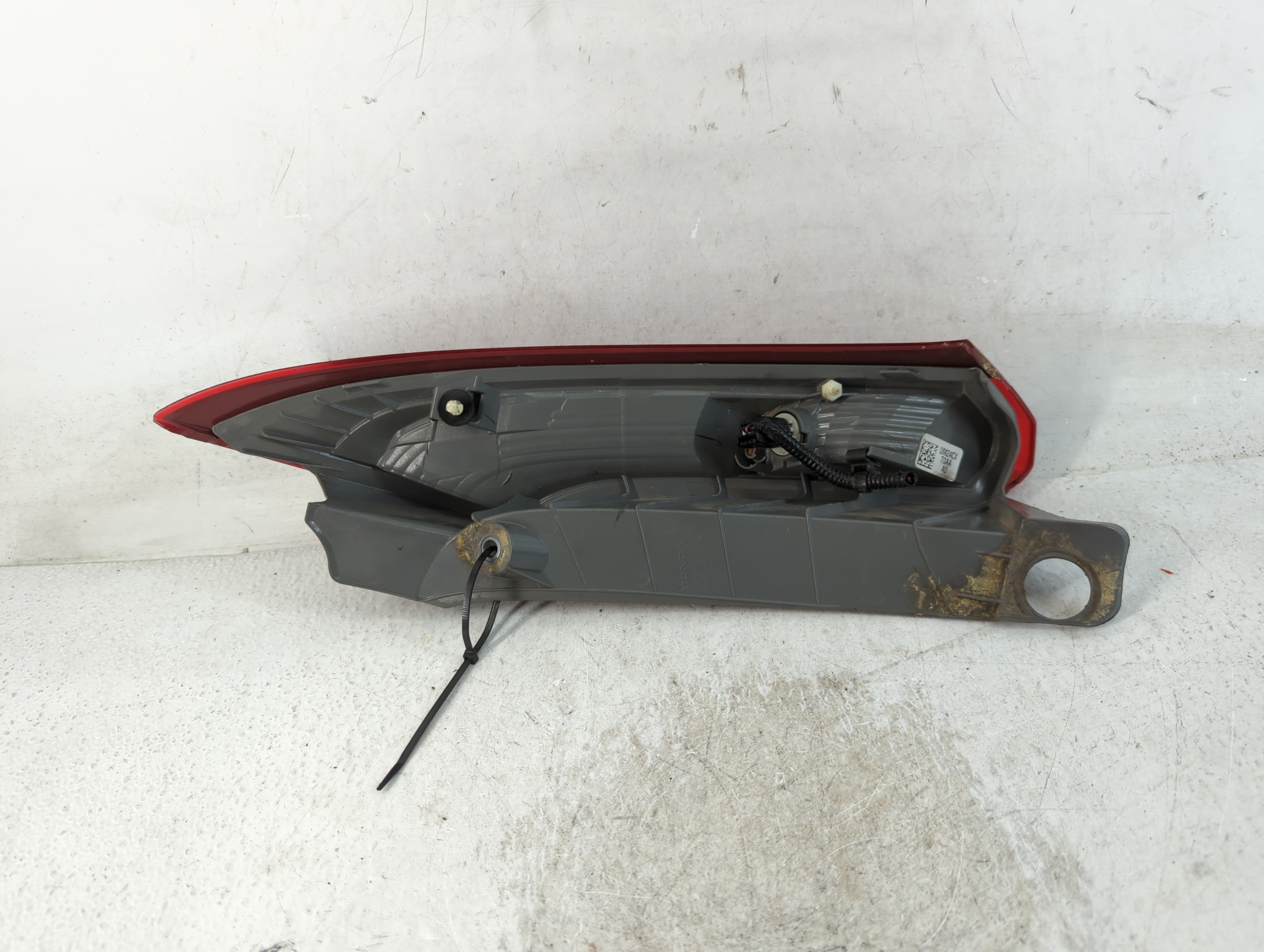2012-2014 Honda Cr-V Tail Light Assembly Driver Left OEM P/N:UM24CXT0AAA0 Fits Fits 2012 2013 2014 OEM Used Auto Parts - Oemusedautoparts1.com