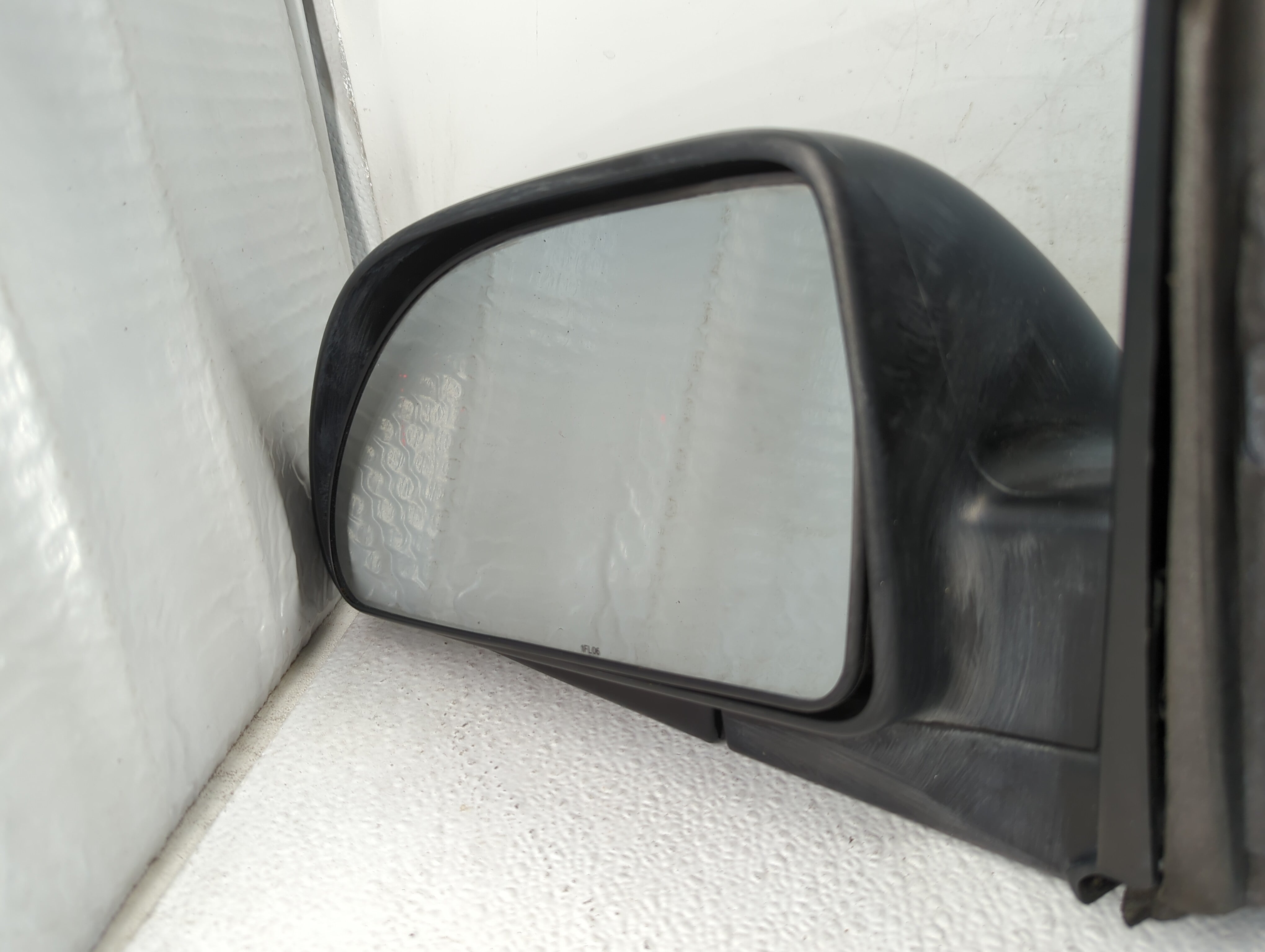 2005-2009 Chevrolet Equinox Side Mirror Replacement Driver Left View Door Mirror P/N:1406121C-J 15853017 Fits OEM Used Auto Parts - Oemusedautoparts1.com