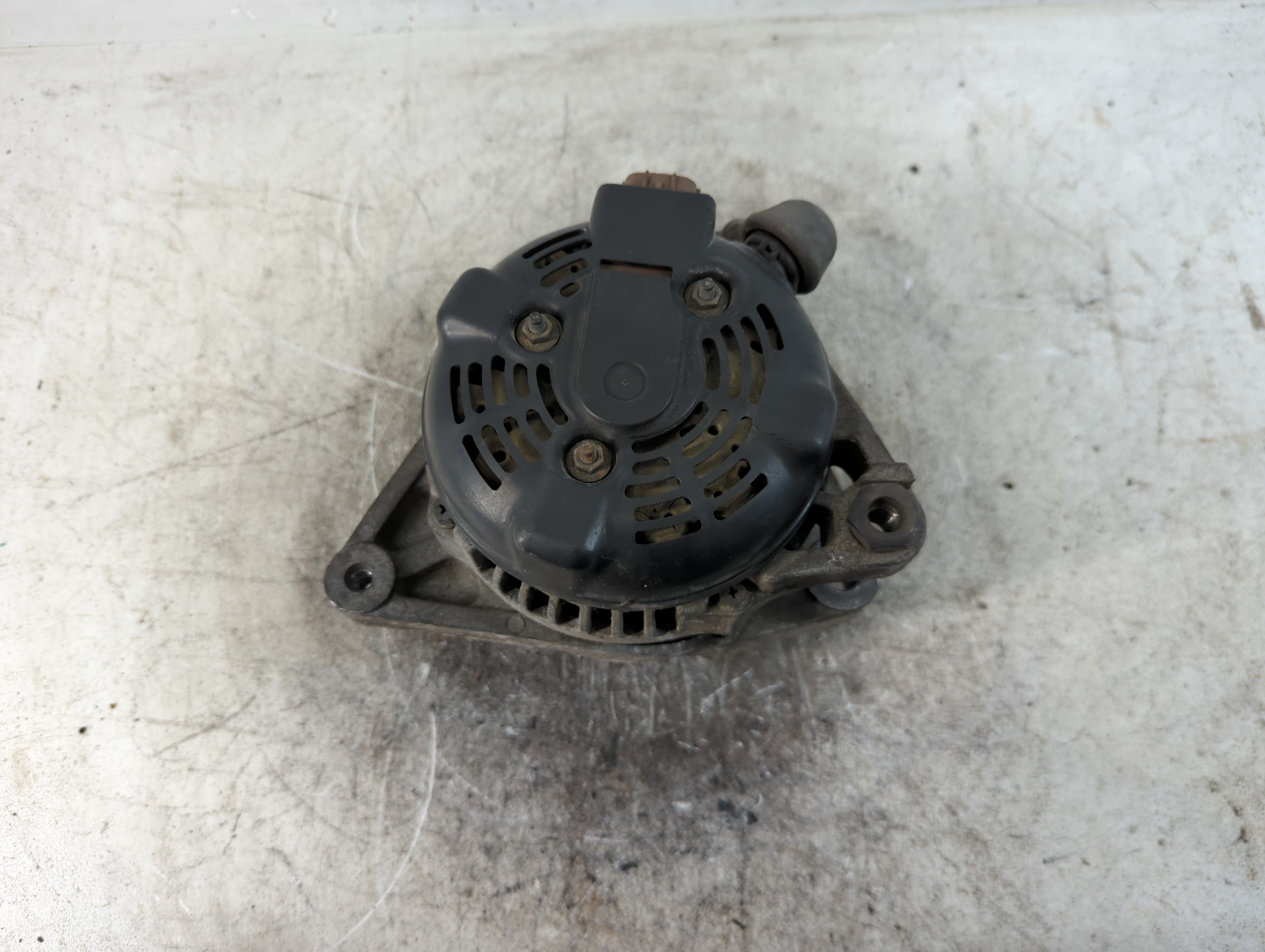 2001-2003 Toyota Highlander Alternator Replacement Generator Charging Assembly Engine OEM P/N:27060-20170 Fits Fits 2001 2002 2003 OEM Used Auto Parts - Oemusedautoparts1.com