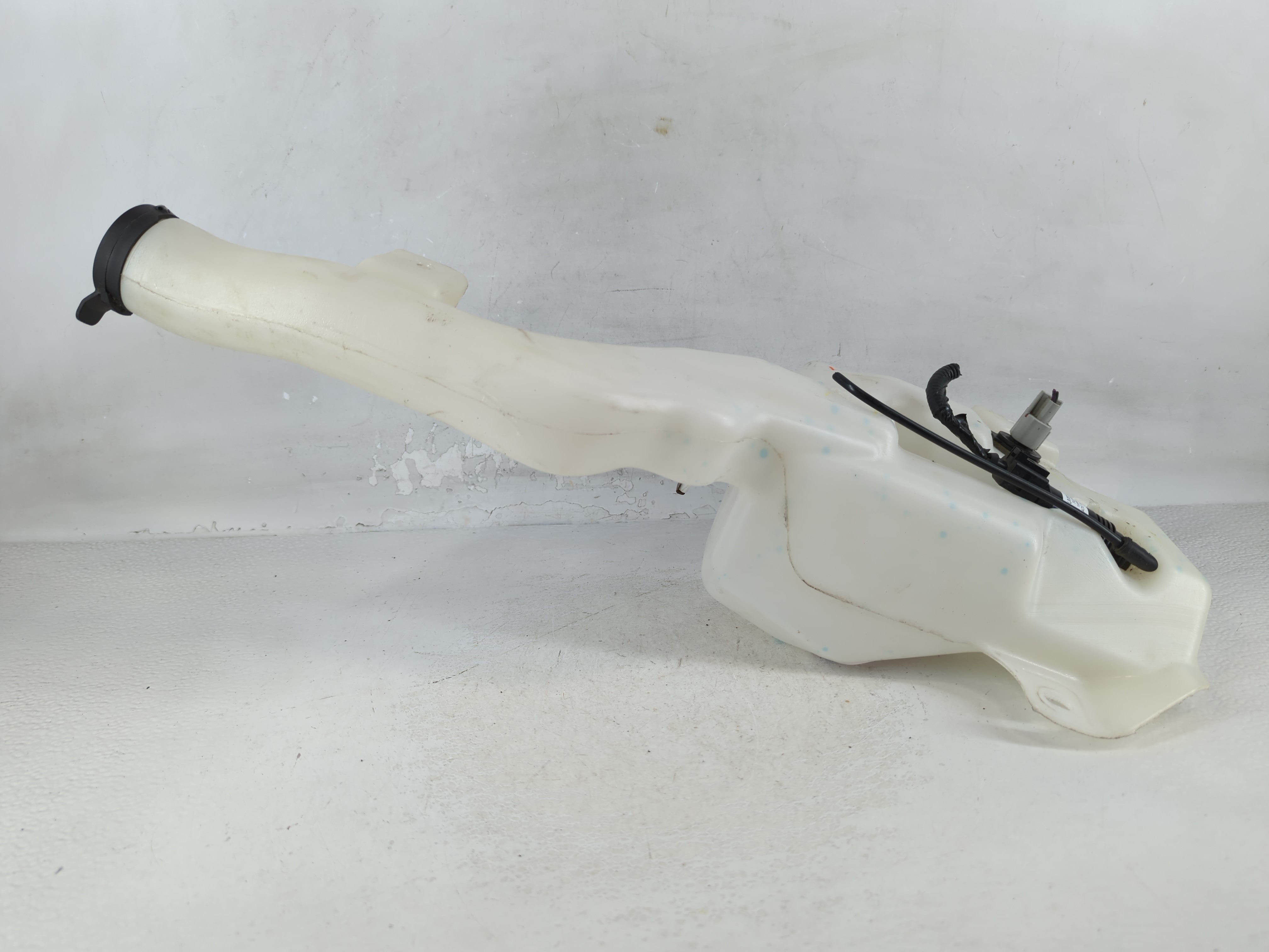 2015-2019 Gmc Sierra 1500 Windshield Washer Fluid Reservoir Bottle Oem - Oemusedautoparts1.com