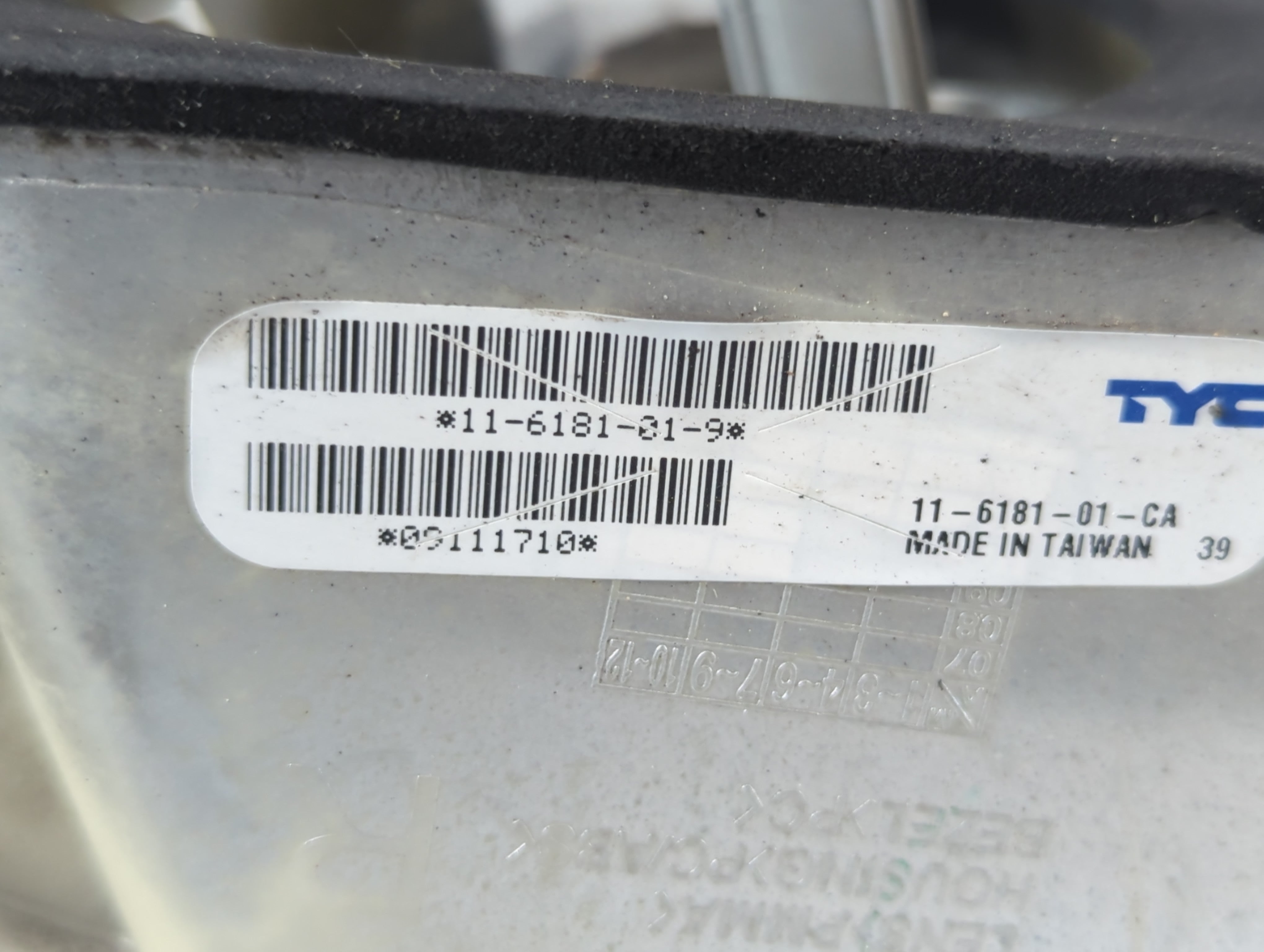 2006-2009 Ford Fusion Tail Light Assembly Passenger Right OEM P/N:09111710 Fits Fits 2006 2007 2008 2009 OEM Used Auto Parts - Oemusedautoparts1.com
