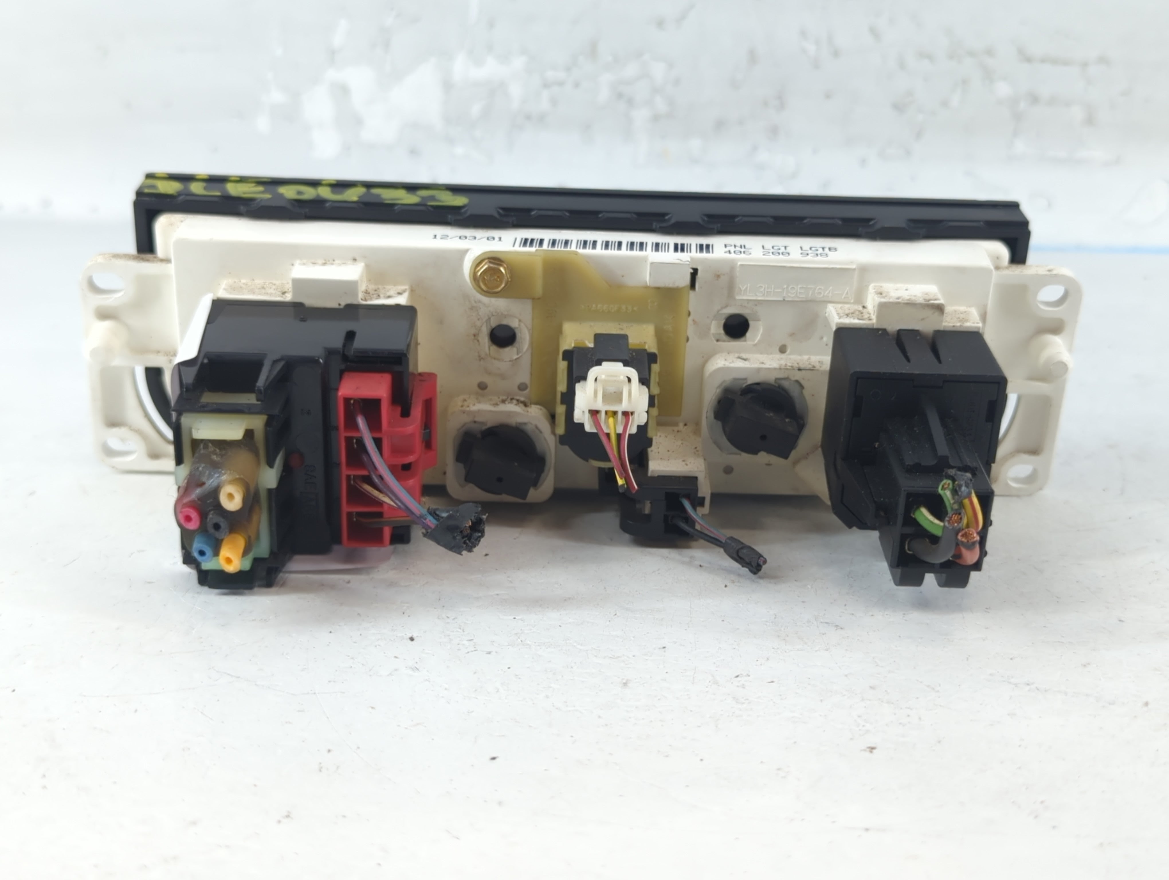 1999-2004 Ford F-150 Climate Control Module Temperature AC/Heater Replacement P/N:406 200 938 Fits OEM Used Auto Parts - Oemusedautoparts1.com