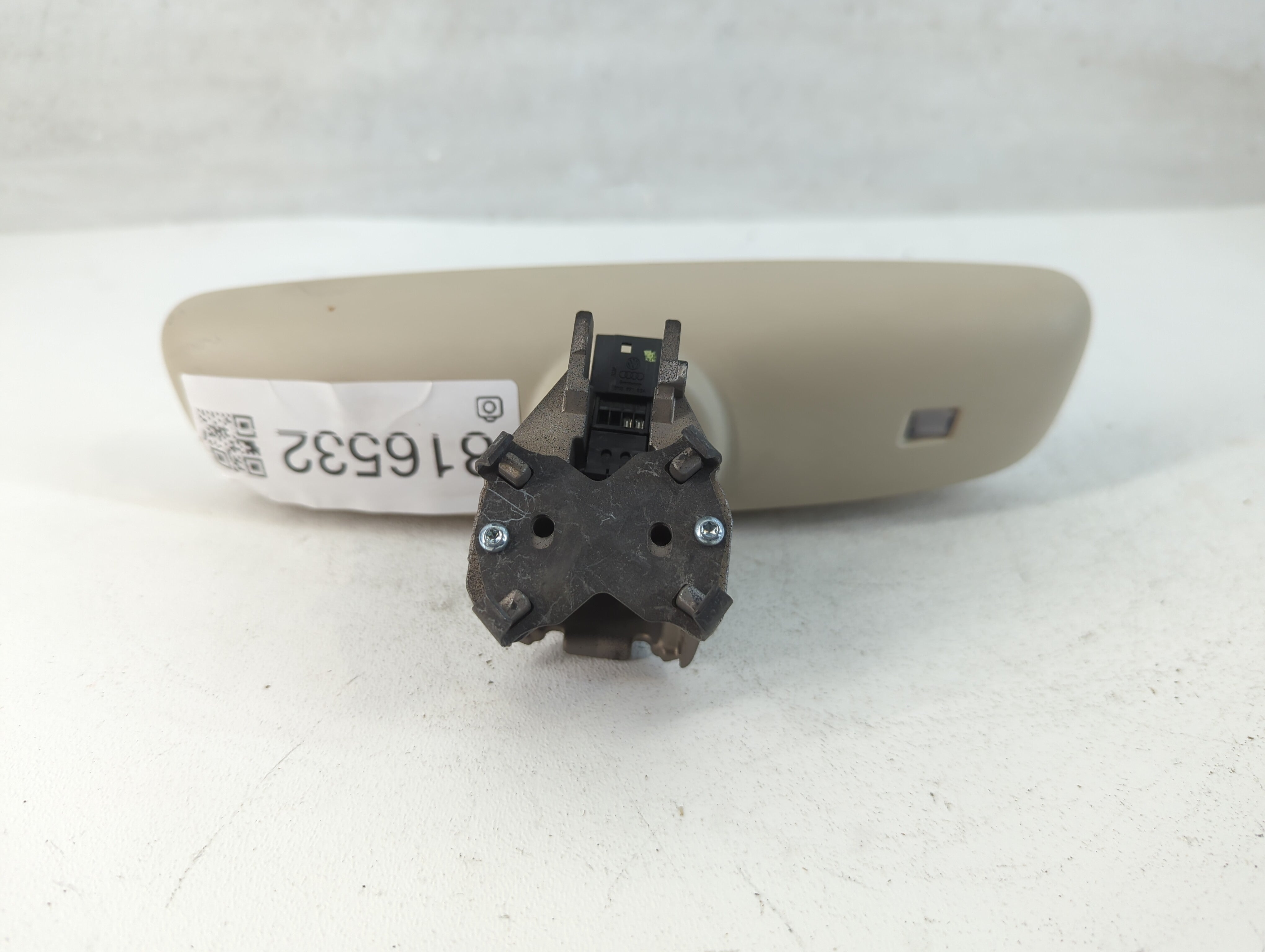 2017-2019 Audi Q7 Interior Rear View Mirror Replacement OEM P/N:E1104806 Fits Fits 2017 2018 2019 OEM Used Auto Parts - Oemusedautoparts1.com