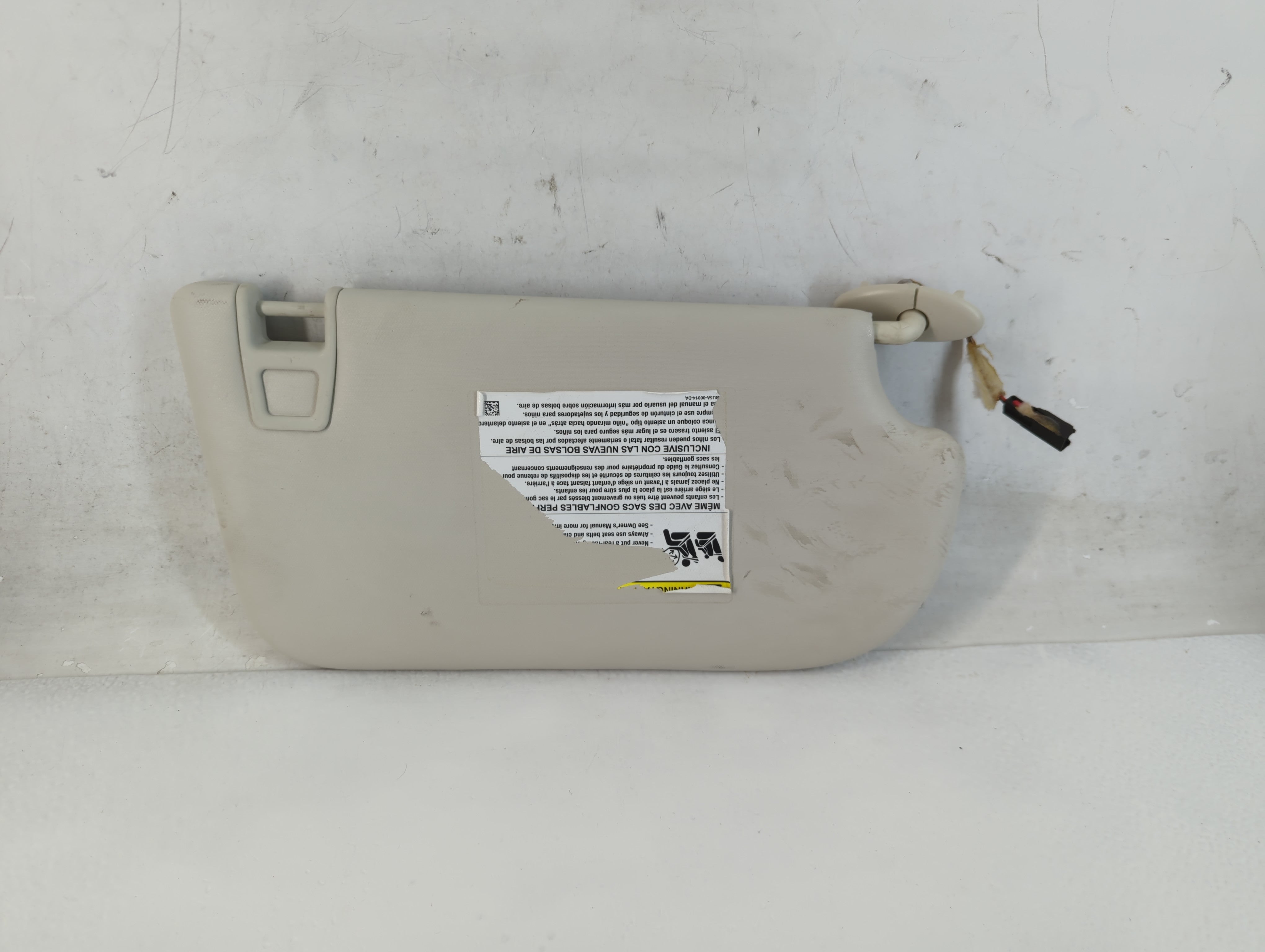 2013-2018 Ford Focus Sun Visor Shade Replacement Driver Left Mirror Fits Fits 2013 2014 2015 2016 2017 2018 OEM Used Auto Parts - Oemusedautoparts1.com