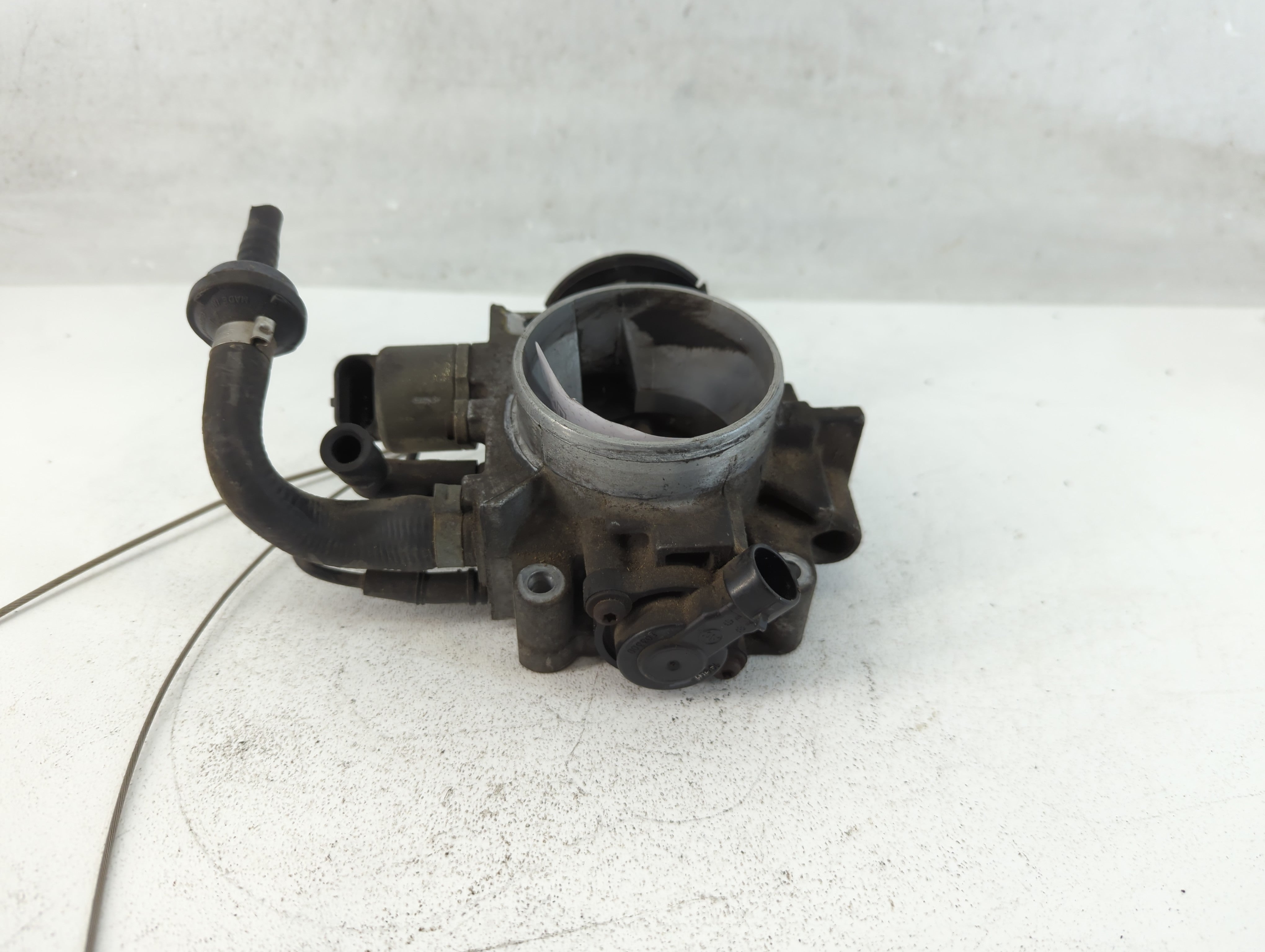 2000 Saturn Ls Throttle Body P/N:E03110 19901 Fits Fits 2001 2002 2003 OEM Used Auto Parts - Oemusedautoparts1.com