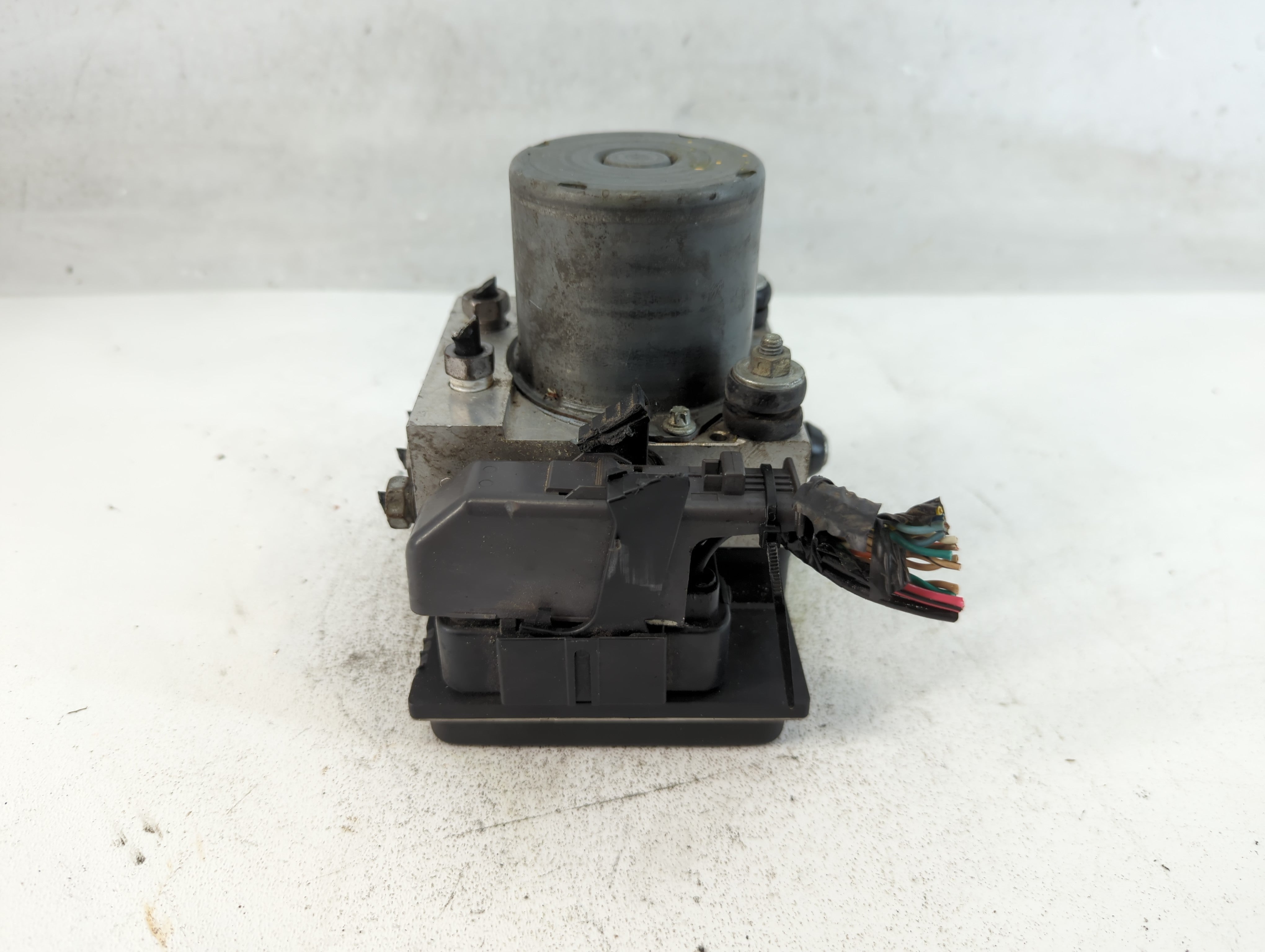 2010-2011 Chevrolet Camaro ABS Pump Control Module Replacement P/N:2240015 Fits Fits 2010 2011 OEM Used Auto Parts - Oemusedautoparts1.com