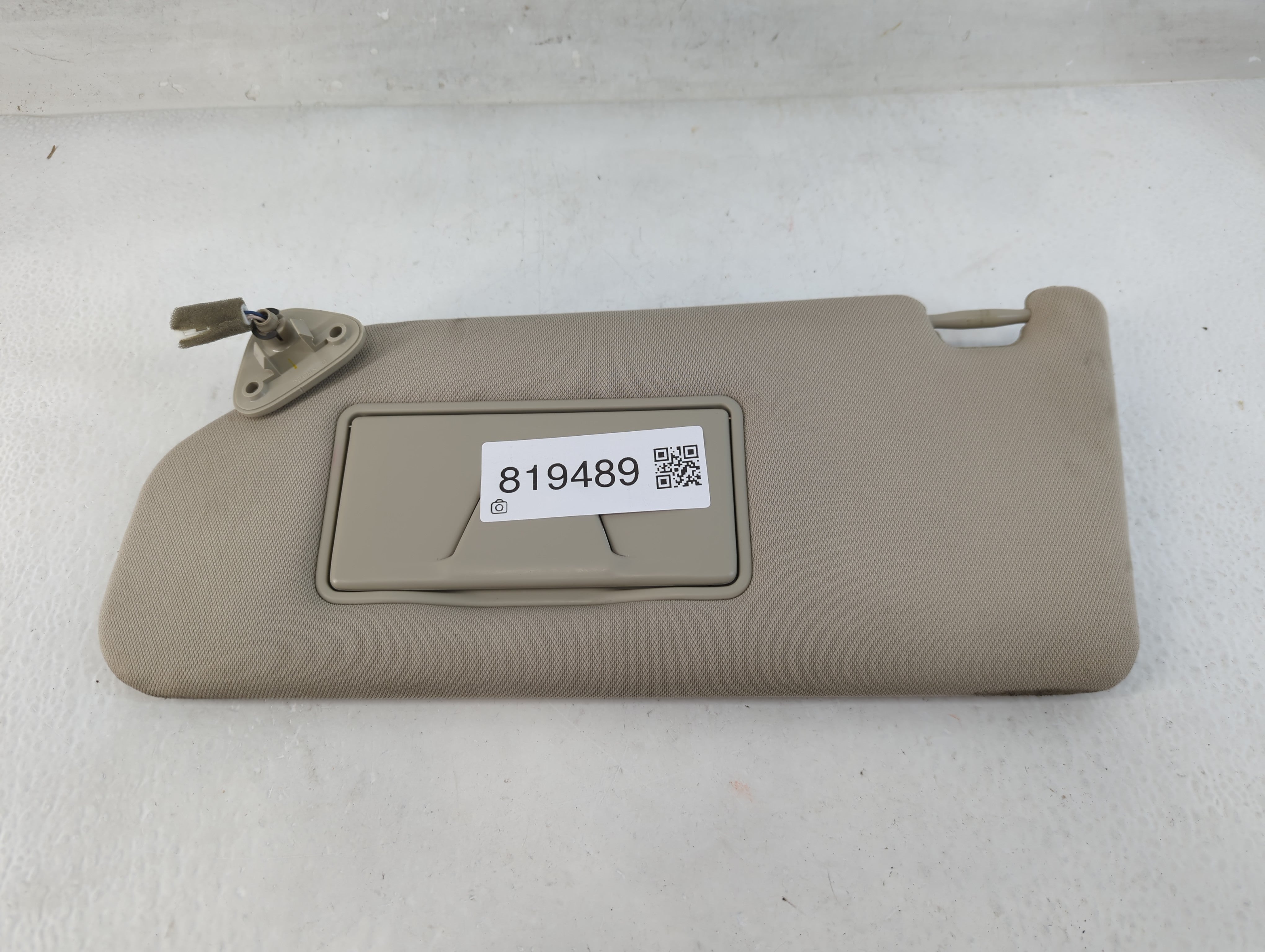2018 Mitsubishi Outlander Sun Visor Shade Replacement Driver Left Mirror Fits OEM Used Auto Parts - Oemusedautoparts1.com