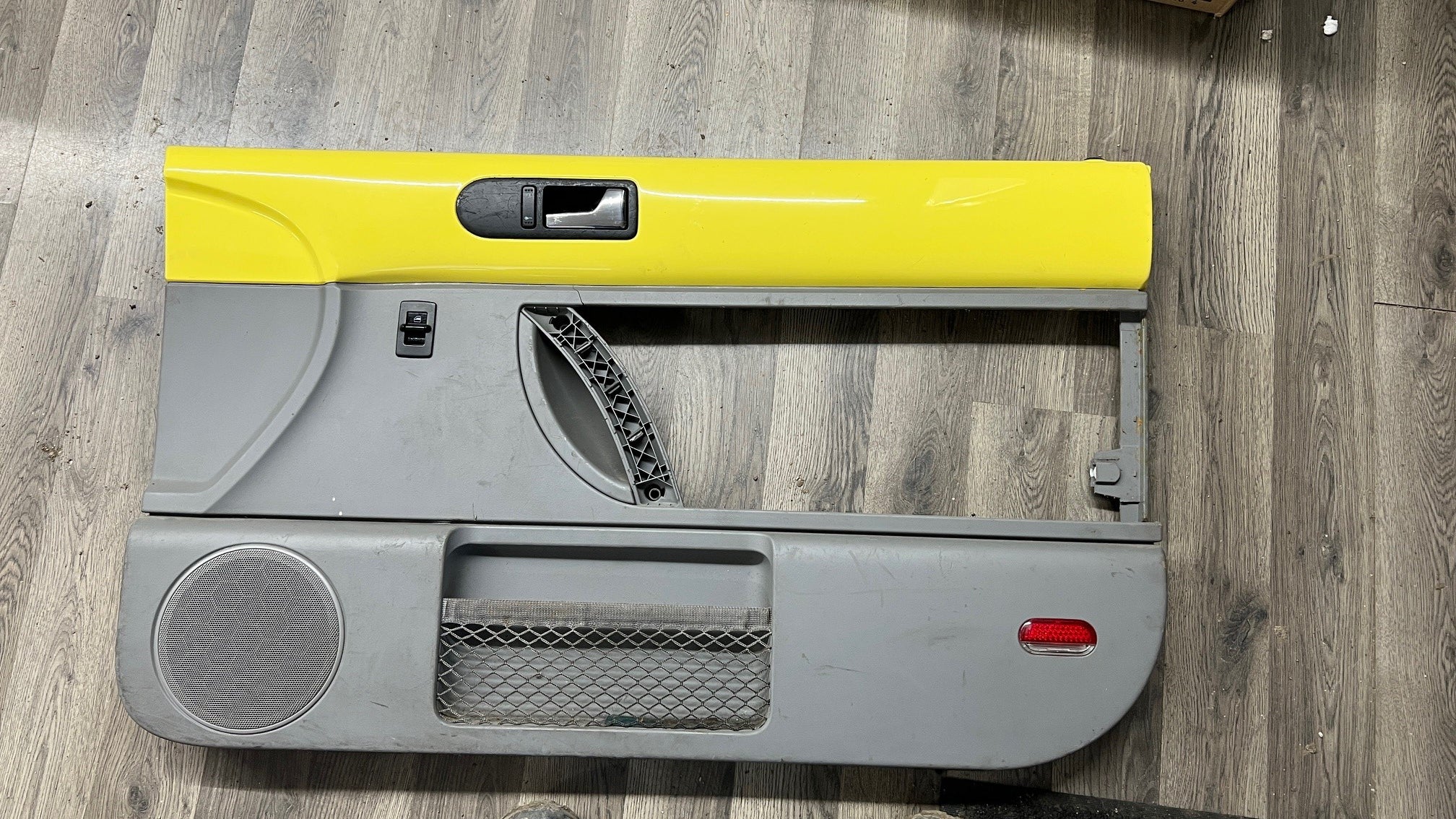 2000 Volkswagen Beetle Front Right Passenger Interior Door Panel Trim - Oemusedautoparts1.com