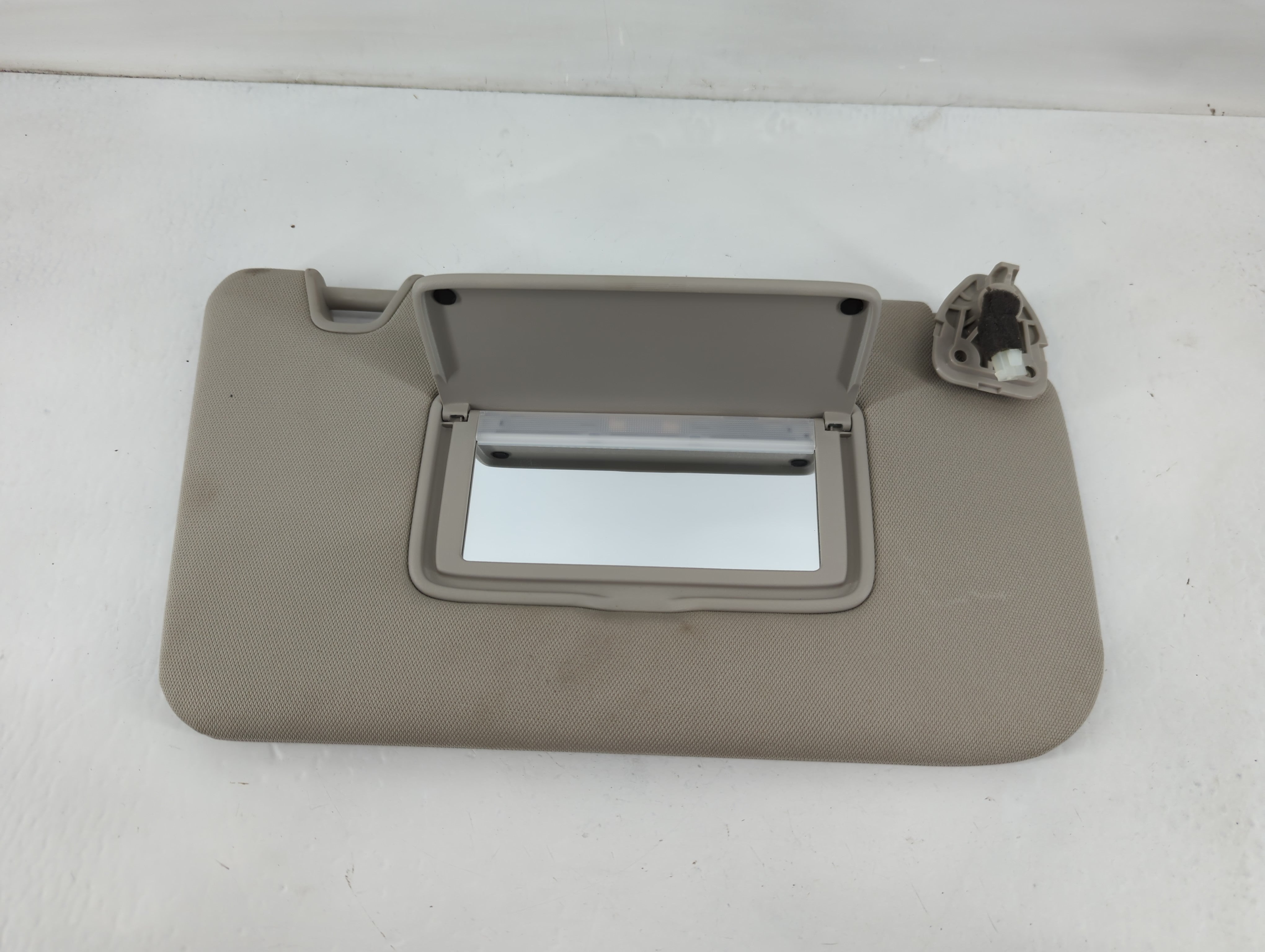2014-2017 Nissan Rogue Sun Visor Shade Replacement Passenger Right Mirror Fits Fits 2014 2015 2016 2017 OEM Used Auto Parts - Oemusedautoparts1.com
