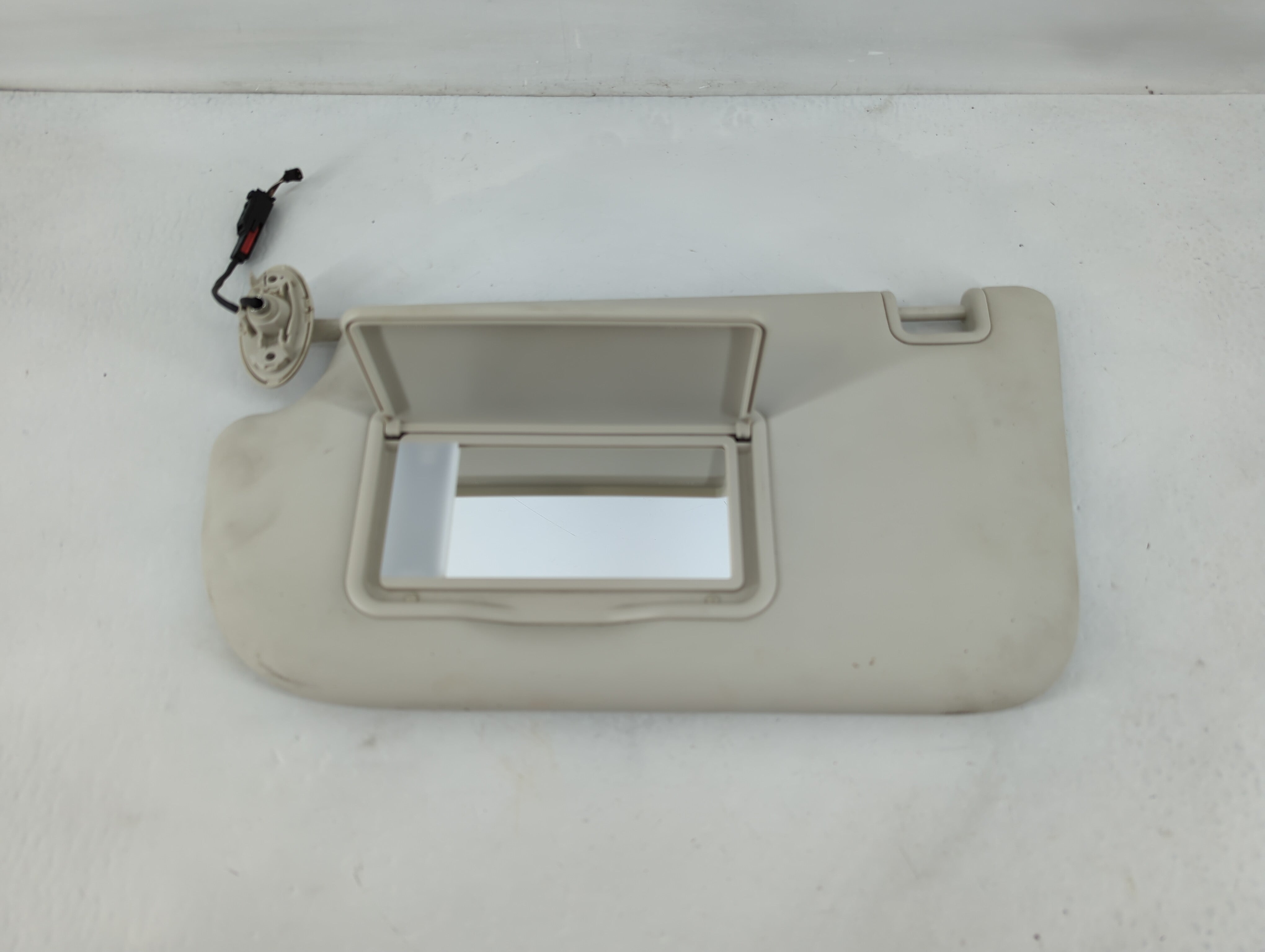 2013-2018 Ford Focus Sun Visor Shade Replacement Driver Left Mirror Fits Fits 2013 2014 2015 2016 2017 2018 OEM Used Auto Parts - Oemusedautoparts1.com