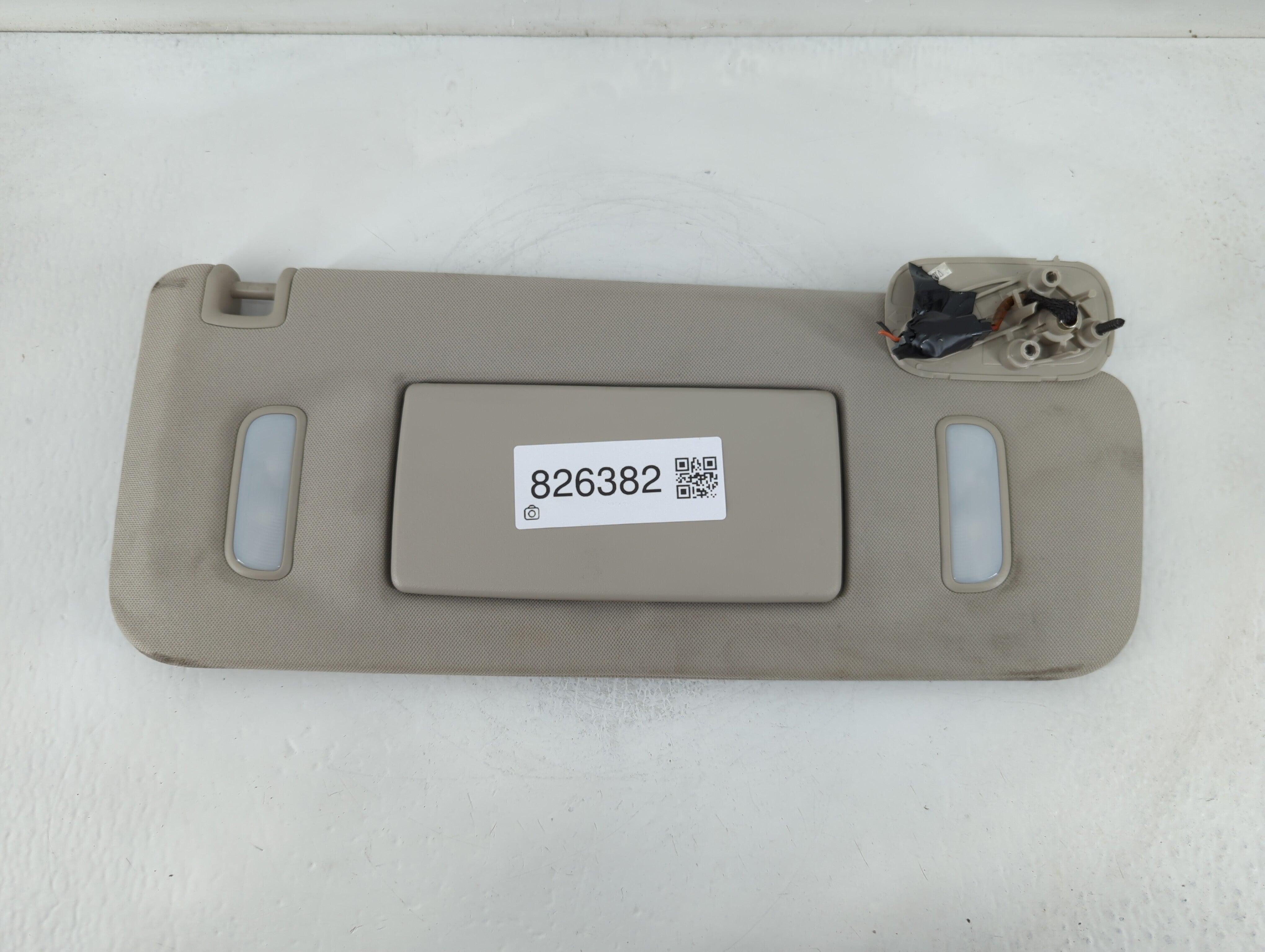 2007-2014 Chevrolet Tahoe Sun Visor Shade Replacement Passenger Right Mirror Fits Fits 2007 2008 2009 2010 2011 2012 2013 2014 OEM Used Auto Parts - Oemusedautoparts1.com