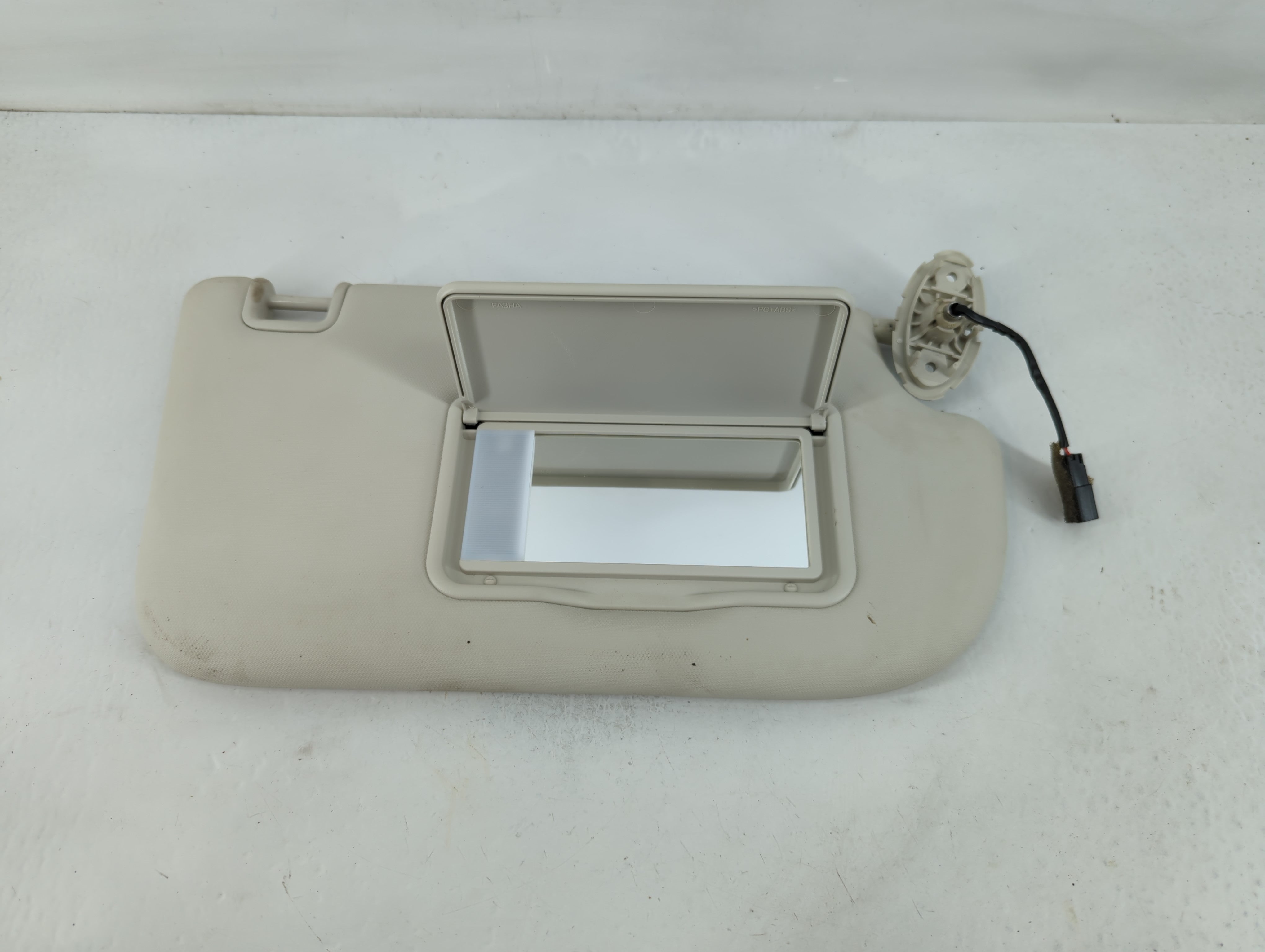 2013-2019 Ford Escape Sun Visor Shade Replacement Passenger Right Mirror Fits Fits 2013 2014 2015 2016 2017 2018 2019 OEM Used Auto Parts - Oemusedautoparts1.com