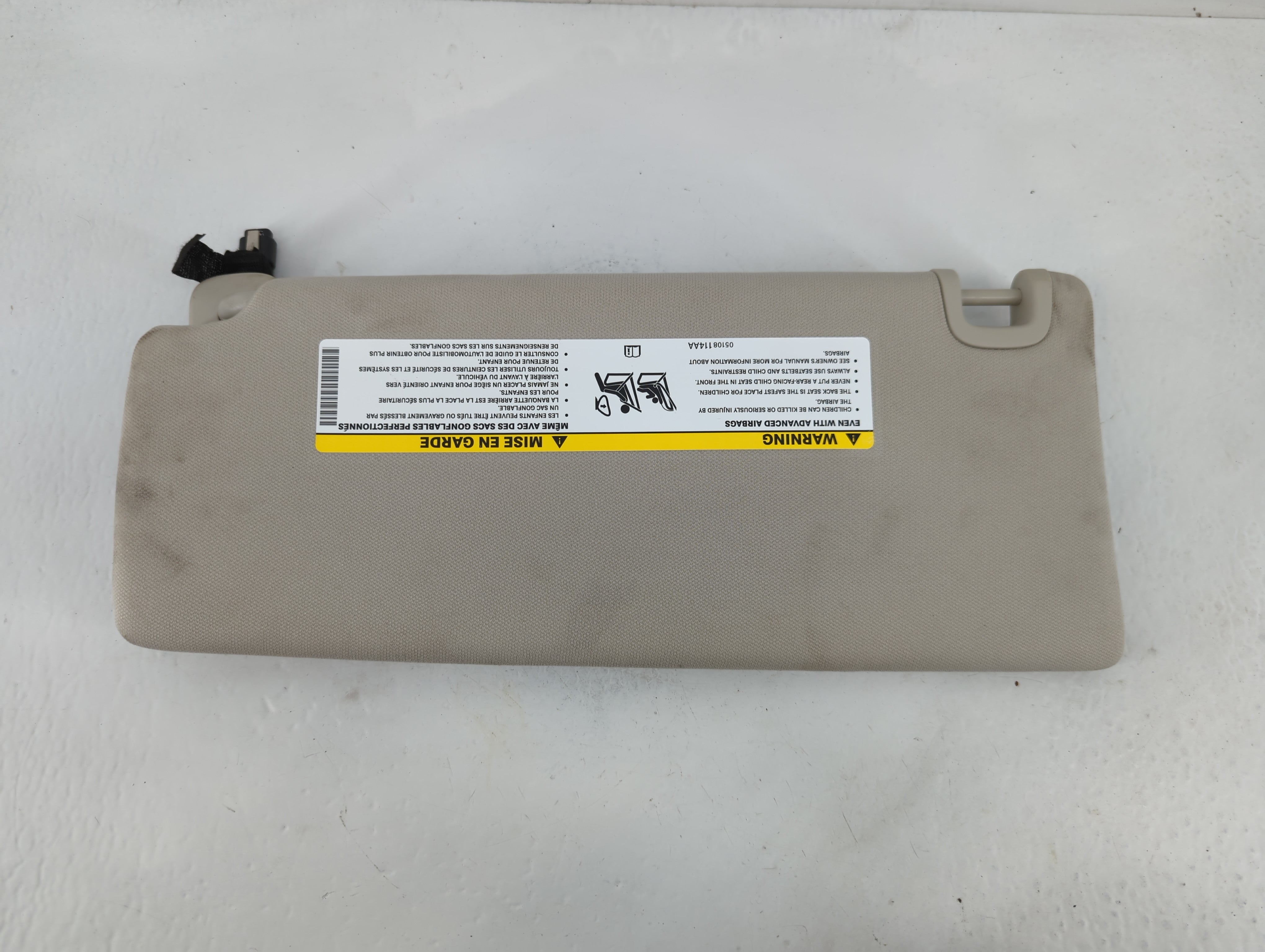 2014-2018 Jeep Cherokee Sun Visor Shade Replacement Passenger Right Mirror Fits Fits 2014 2015 2016 2017 2018 OEM Used Auto Parts - Oemusedautoparts1.com
