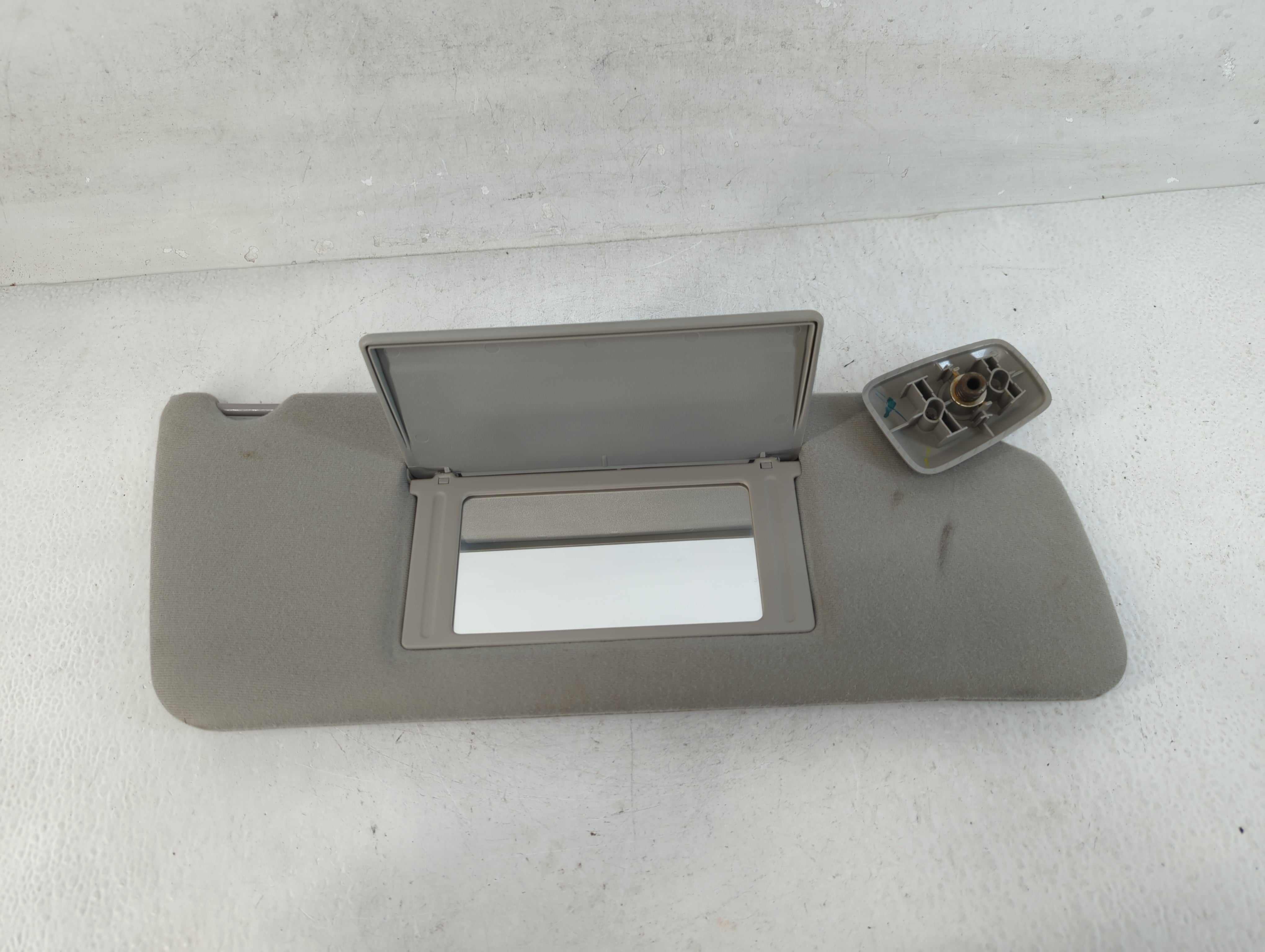 2004-2008 Ford F-150 Sun Visor Shade Replacement Passenger Right Mirror Fits Fits 2004 2005 2006 2007 2008 OEM Used Auto Parts - Oemusedautoparts1.com