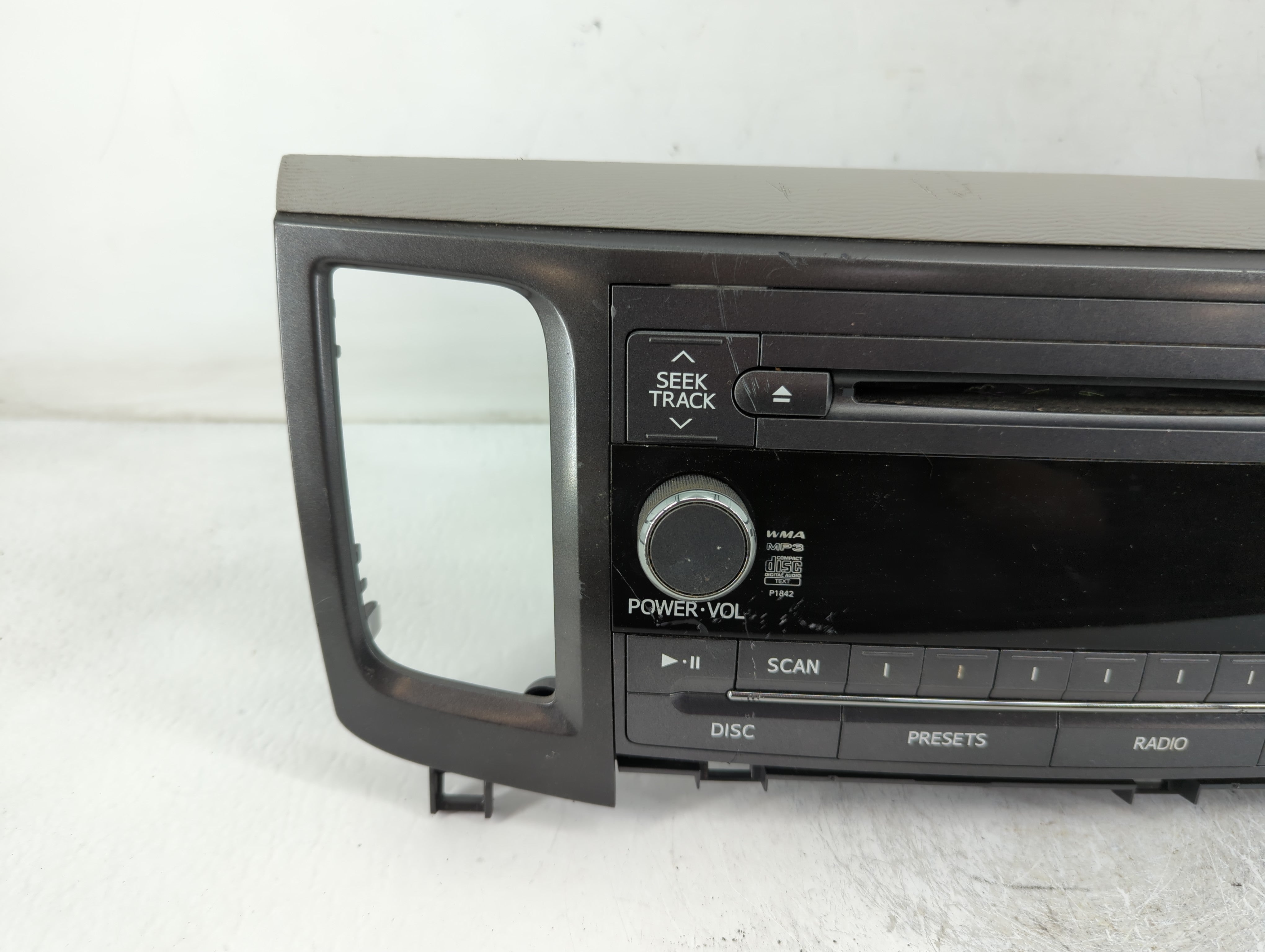 2011-2014 Toyota Sienna Radio AM FM Cd Player Receiver Replacement P/N:86120-8270 Fits Fits 2011 2012 2013 2014 OEM Used Auto Parts - Oemusedautoparts1.com