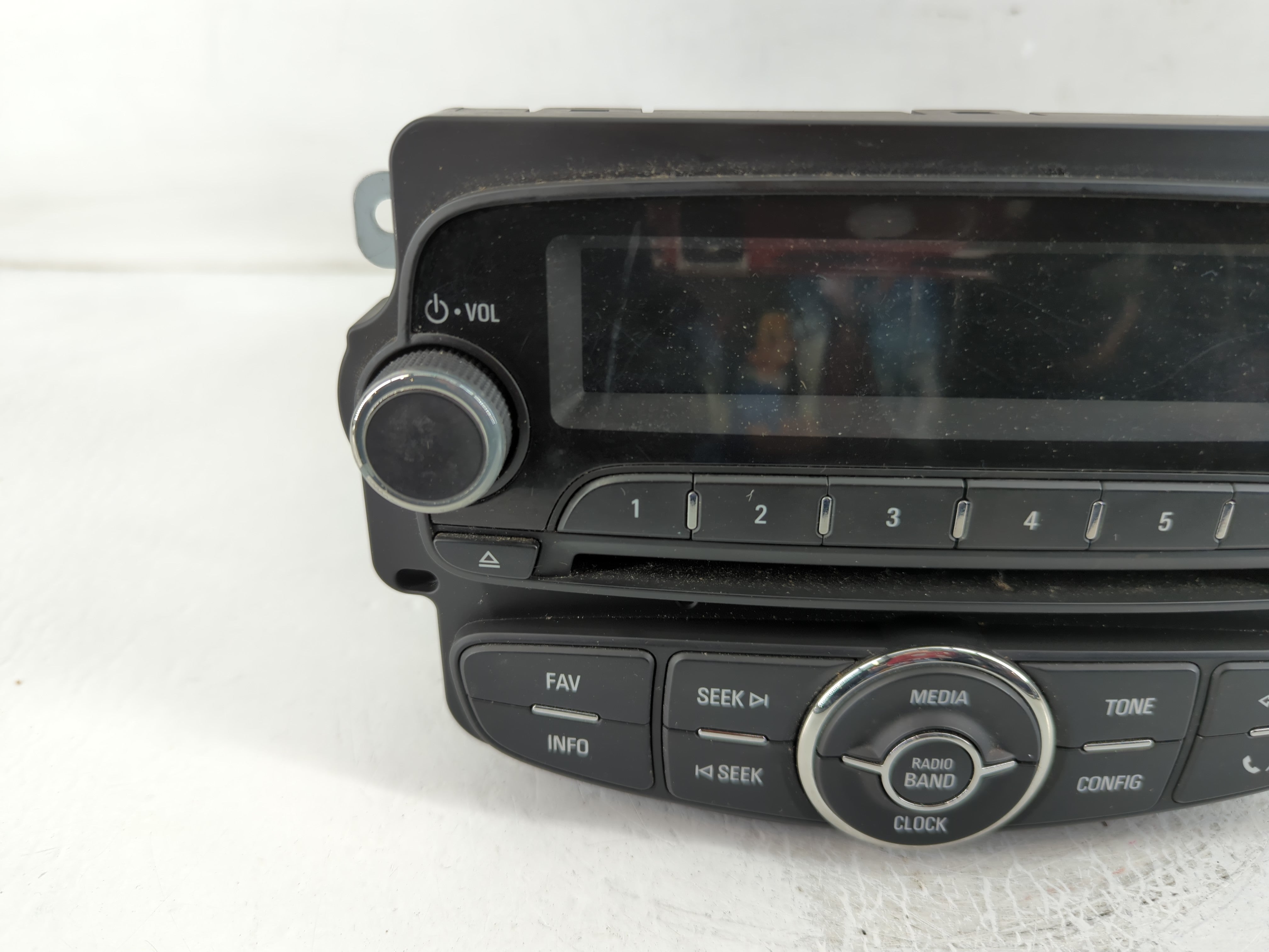 2014 Chevrolet Sonic Radio AM FM Cd Player Receiver Replacement P/N:95365926 Fits OEM Used Auto Parts - Oemusedautoparts1.com