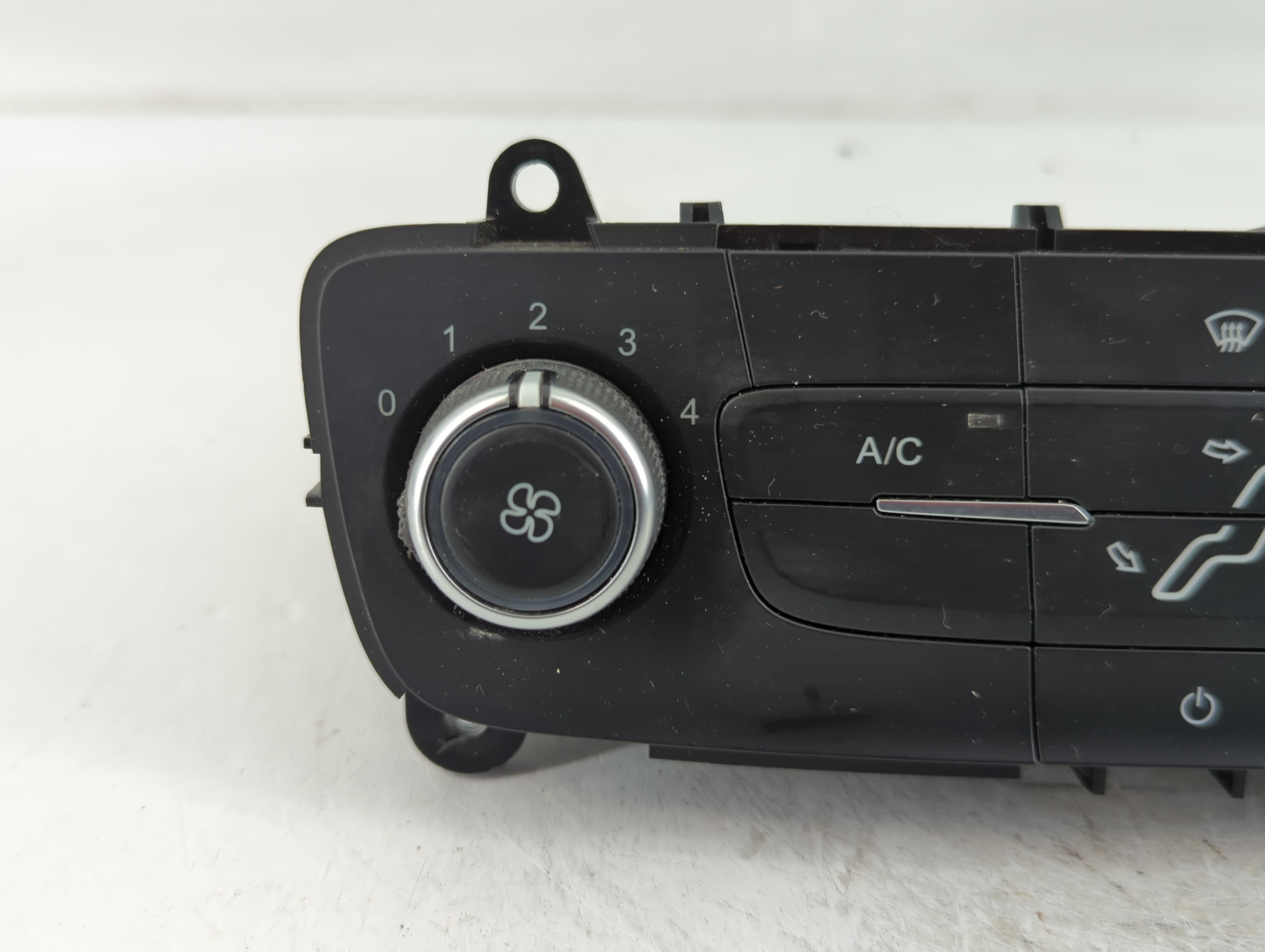 2015-2018 Ford Focus Climate Control Module Temperature AC/Heater Replacement P/N:F1ET-19980-JF Fits Fits 2015 2016 2017 2018 OEM Used Auto Parts - Oemusedautoparts1.com