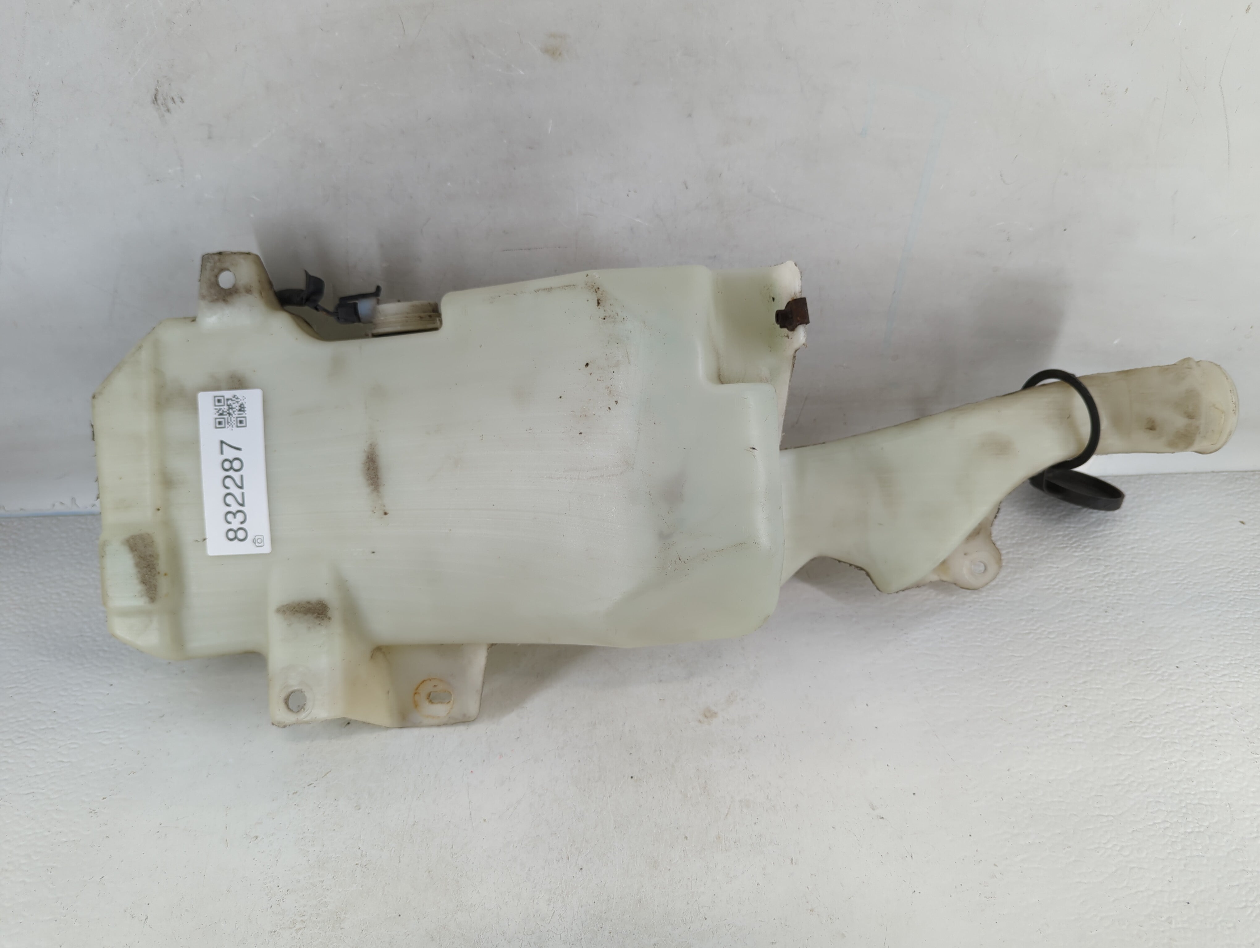 2007-2014 Chevrolet Tahoe Windshield Washer Fluid Reservoir Bottle Oem - Oemusedautoparts1.com