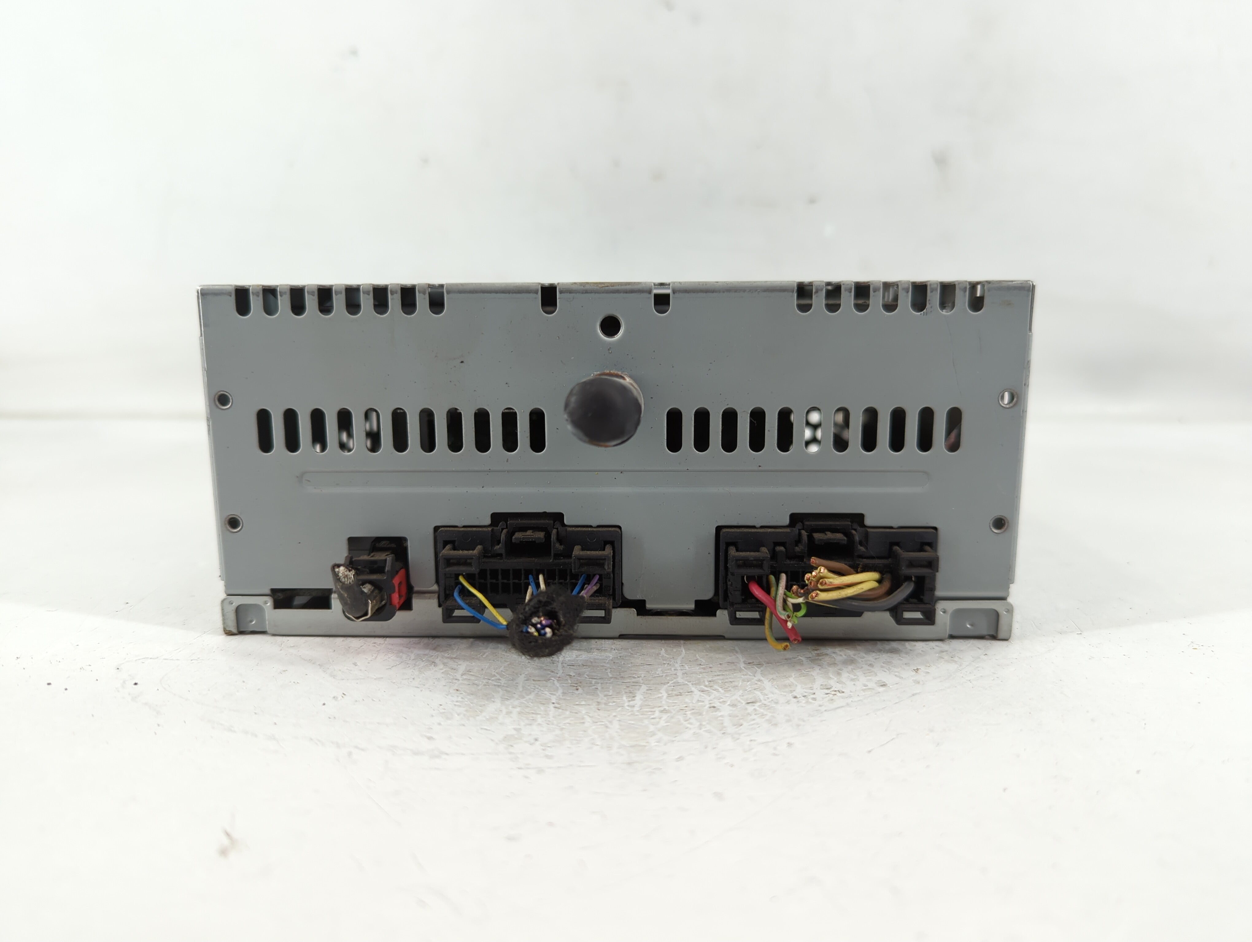 2016 Ford Mustang Radio AM FM Cd Player Receiver Replacement P/N:FR3T-19C107-SE GR3T-19C107-MA Fits OEM Used Auto Parts - Oemusedautoparts1.com