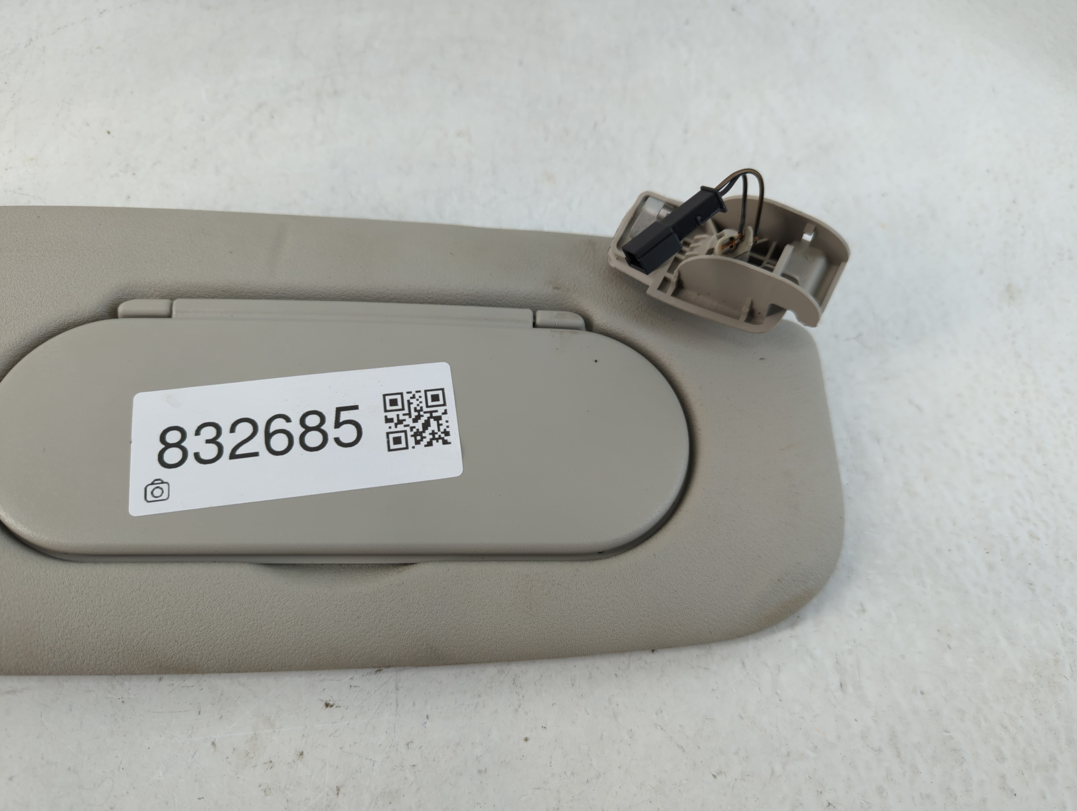 2020 Mini Cooper Sun Visor Shade Replacement Passenger Right Mirror Fits OEM Used Auto Parts - Oemusedautoparts1.com