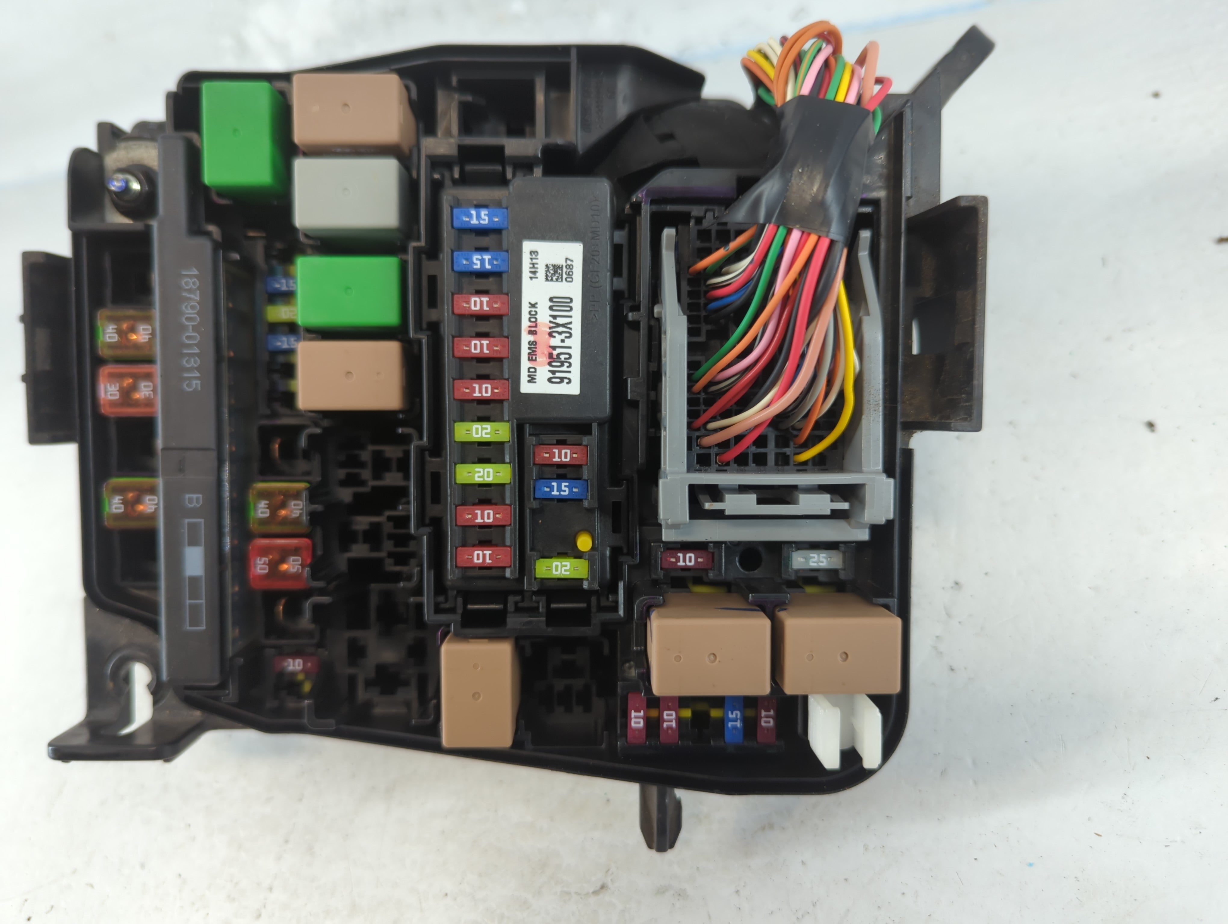 2014-2016 Hyundai Elantra Fusebox Fuse Box Panel Relay Module P/N:91951-3X710 Fits Fits 2014 2015 2016 OEM Used Auto Parts - Oemusedautoparts1.com