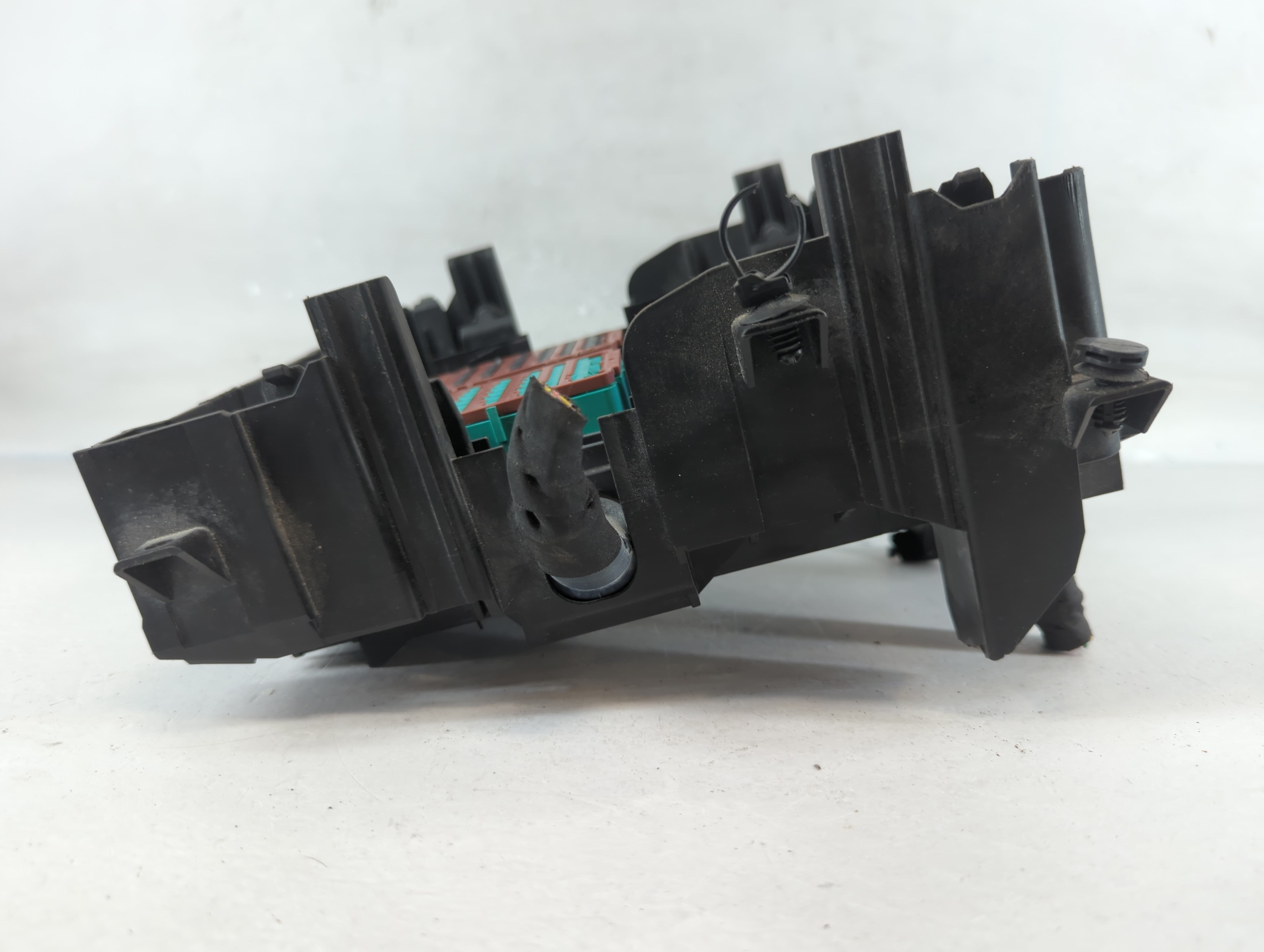 2021-2022 Buick Envision Fusebox Fuse Box Panel Relay Module P/N:84137411 Fits Fits 2021 2022 OEM Used Auto Parts - Oemusedautoparts1.com