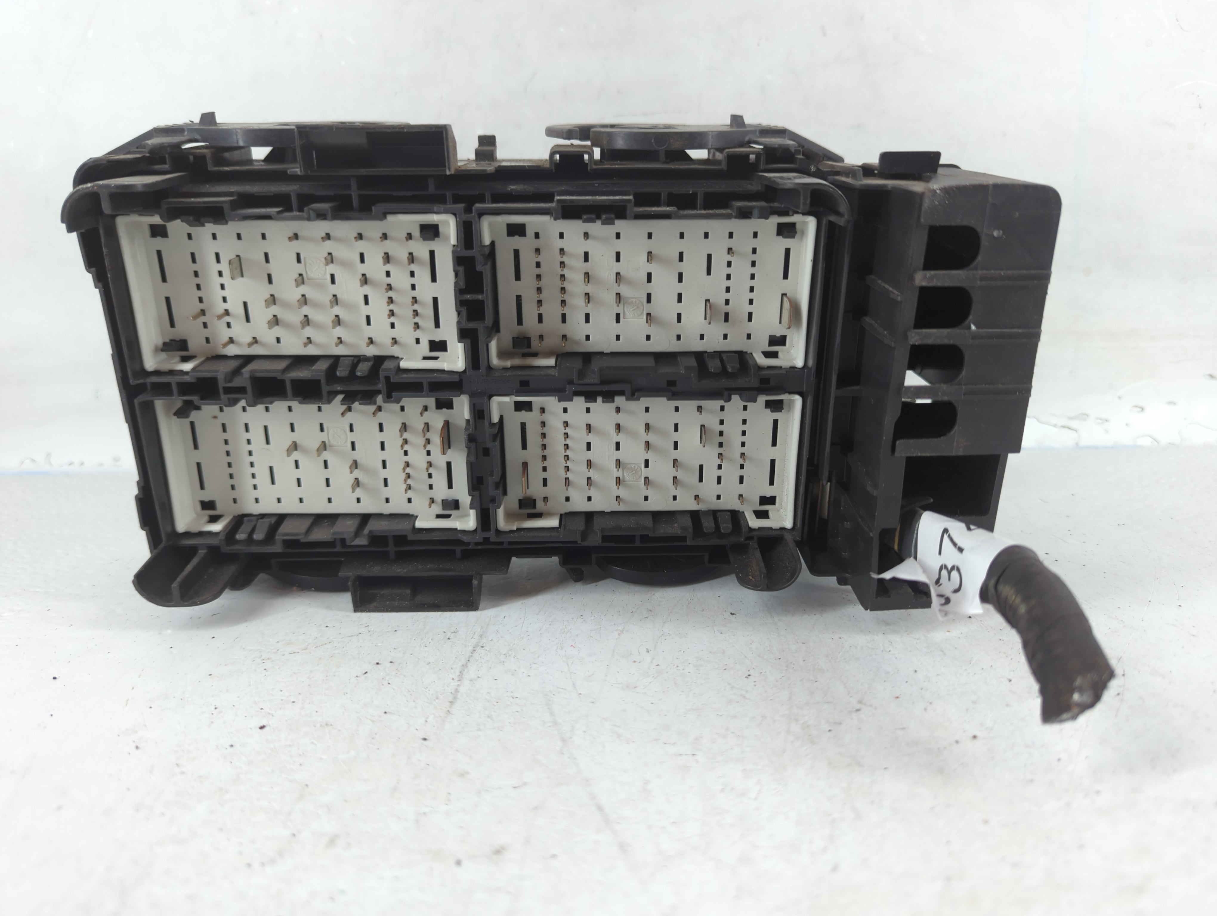2018-2019 Chevrolet Malibu Fusebox Fuse Box Panel Relay Module P/N:84181107_03 Fits Fits 2018 2019 OEM Used Auto Parts - Oemusedautoparts1.com