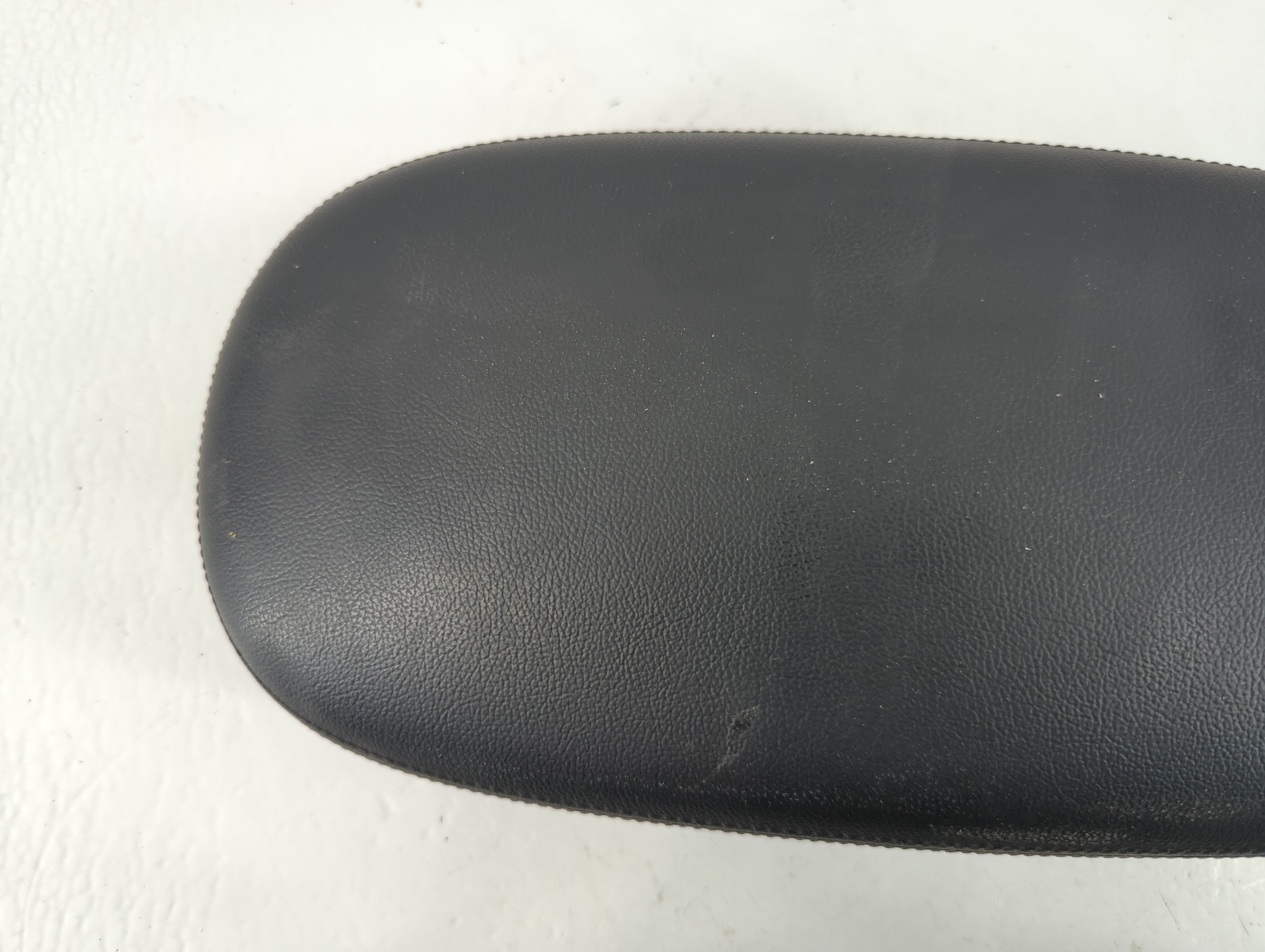 2014 Kia Soul Center Console Armrest Cover Lid P/N:84661-B2101 Fits OEM Used Auto Parts - Oemusedautoparts1.com