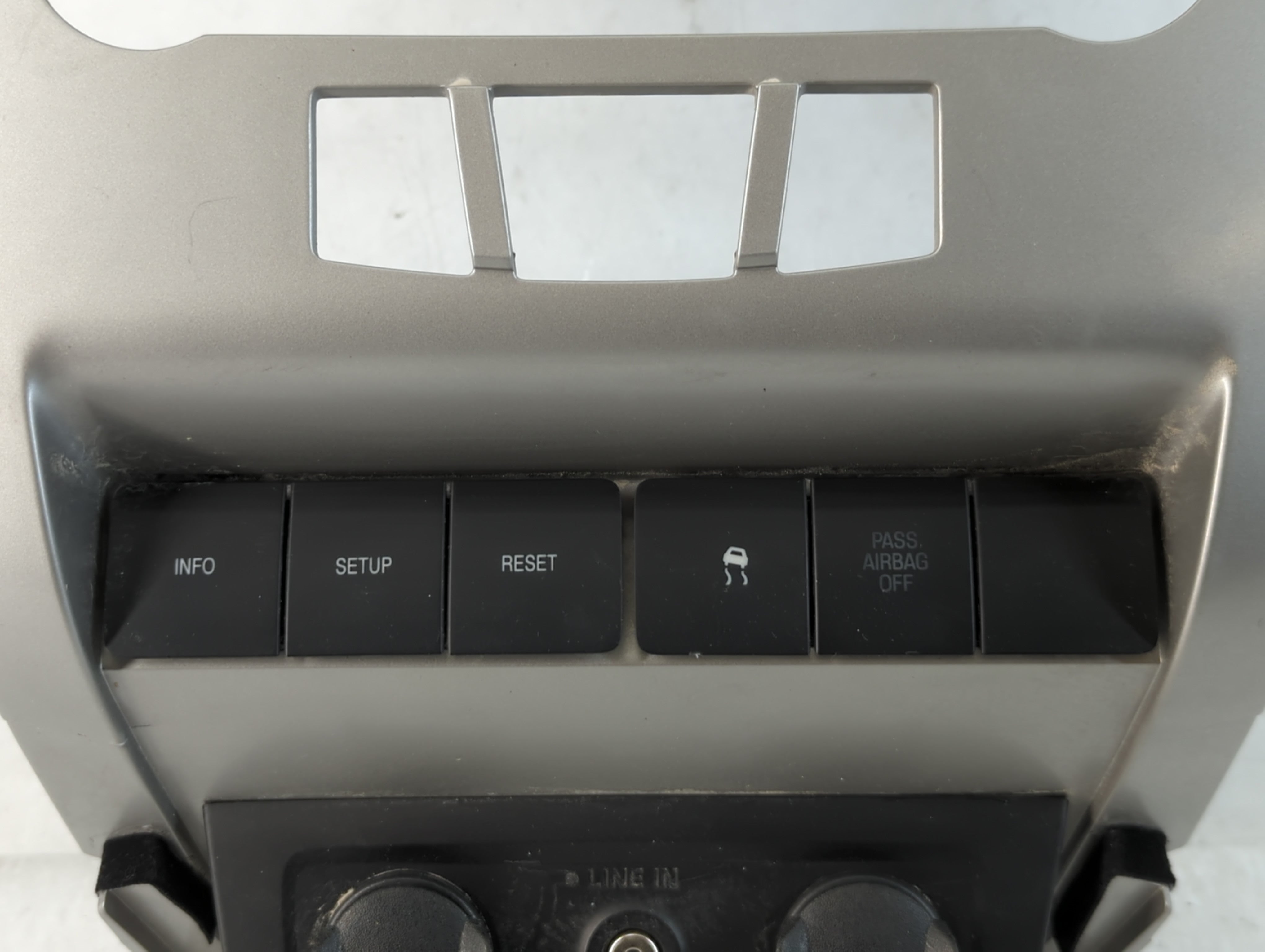 2008-2011 Ford Focus Climate Control Module Temperature AC/Heater Replacement P/N:9S4T-18A802-AB Fits Fits 2008 2009 2010 2011 OEM Used Auto Parts - Oemusedautoparts1.com