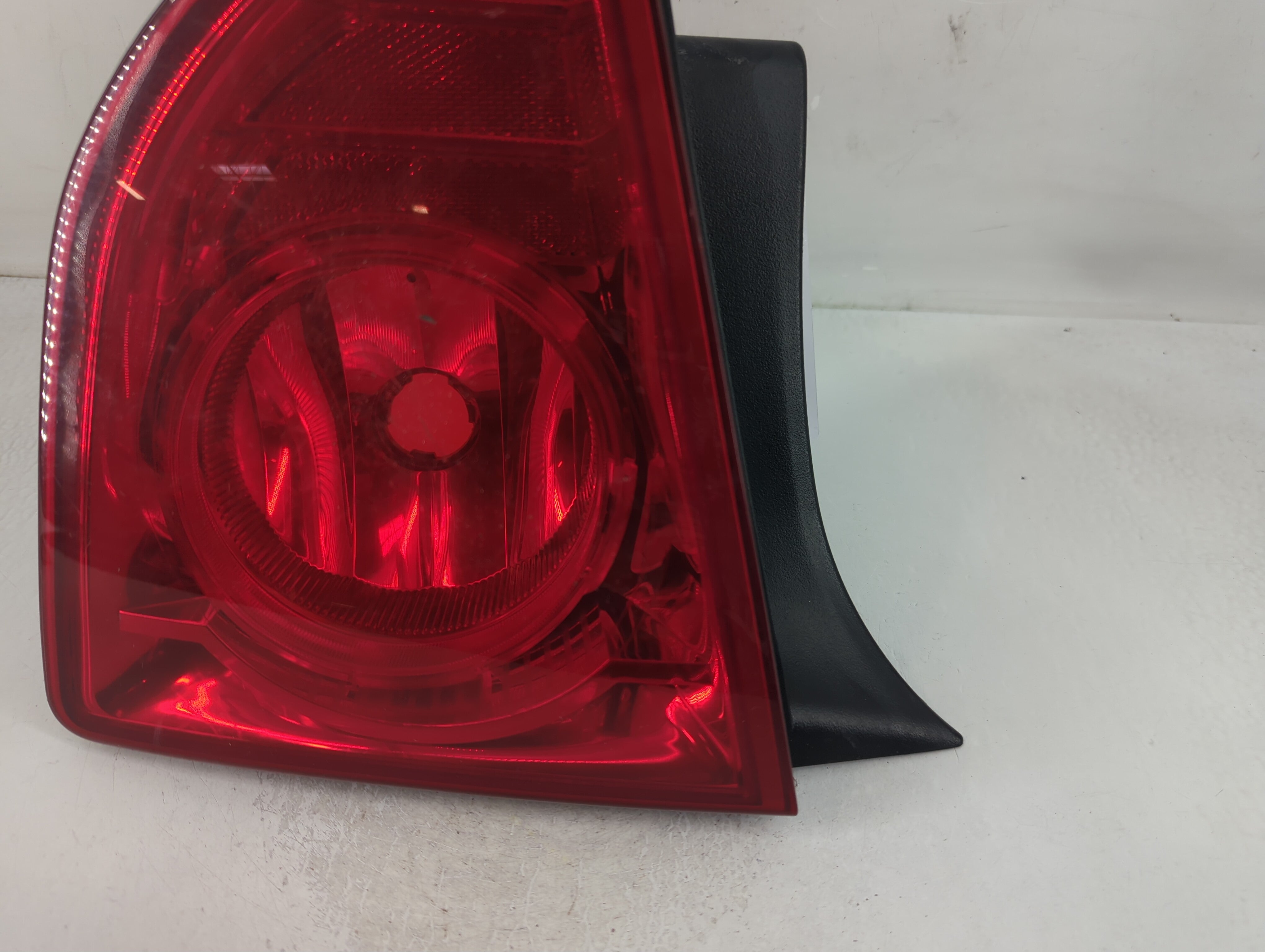 2014-2015 Nissan Altima Tail Light Assembly Driver Left OEM P/N:20314353 Fits Fits 2014 2015 OEM Used Auto Parts - Oemusedautoparts1.com