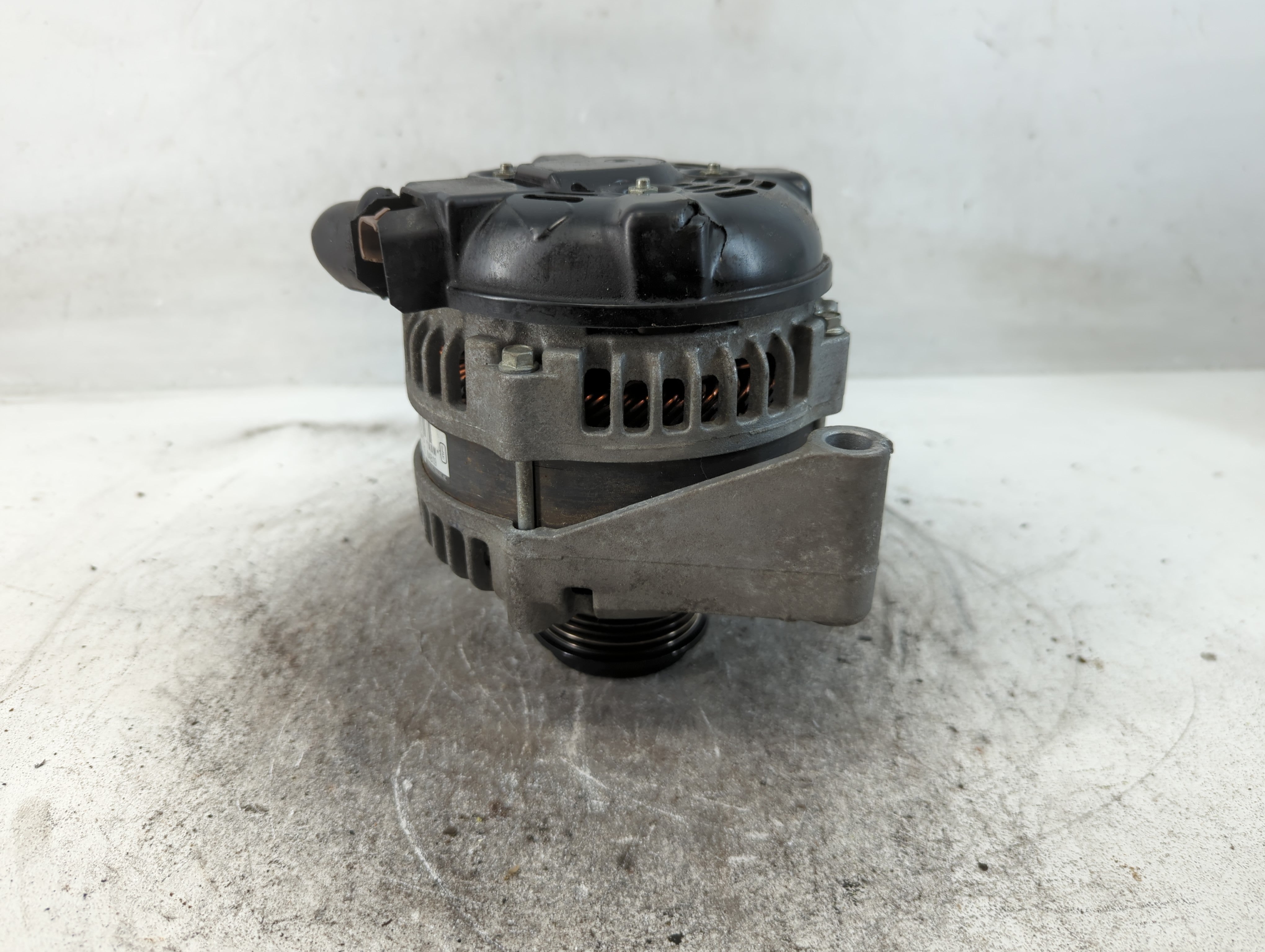 2014-2019 Chevrolet Silverado 1500 Alternator Replacement Generator Charging Assembly Engine OEM P/N:TN104211-9112 84143543 Fits OEM Used Auto Parts - Oemusedautoparts1.com