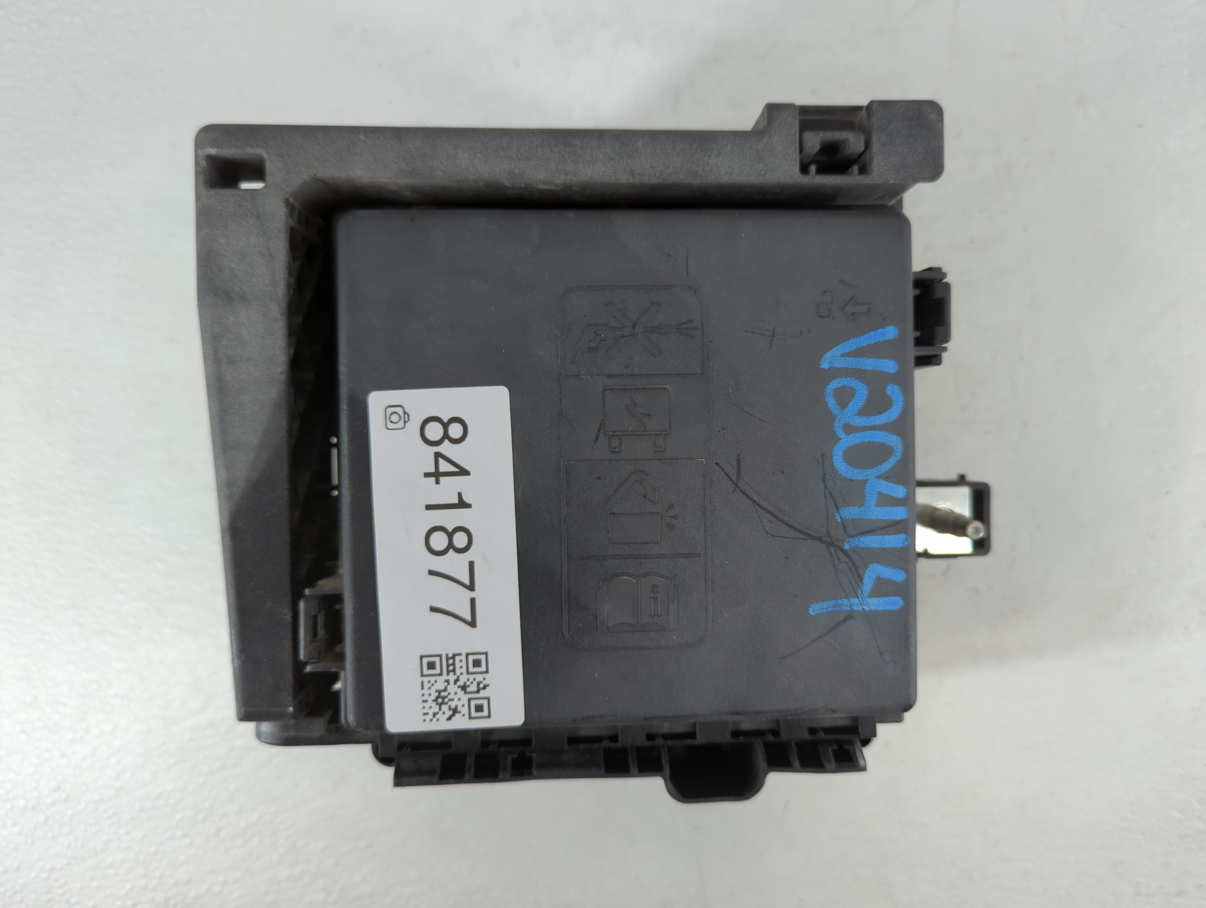 2020-2021 Chevrolet Blazer Fusebox Fuse Box Panel Relay Module P/N:7171-4521-30 Fits Fits 2020 2021 OEM Used Auto Parts - Oemusedautoparts1.com