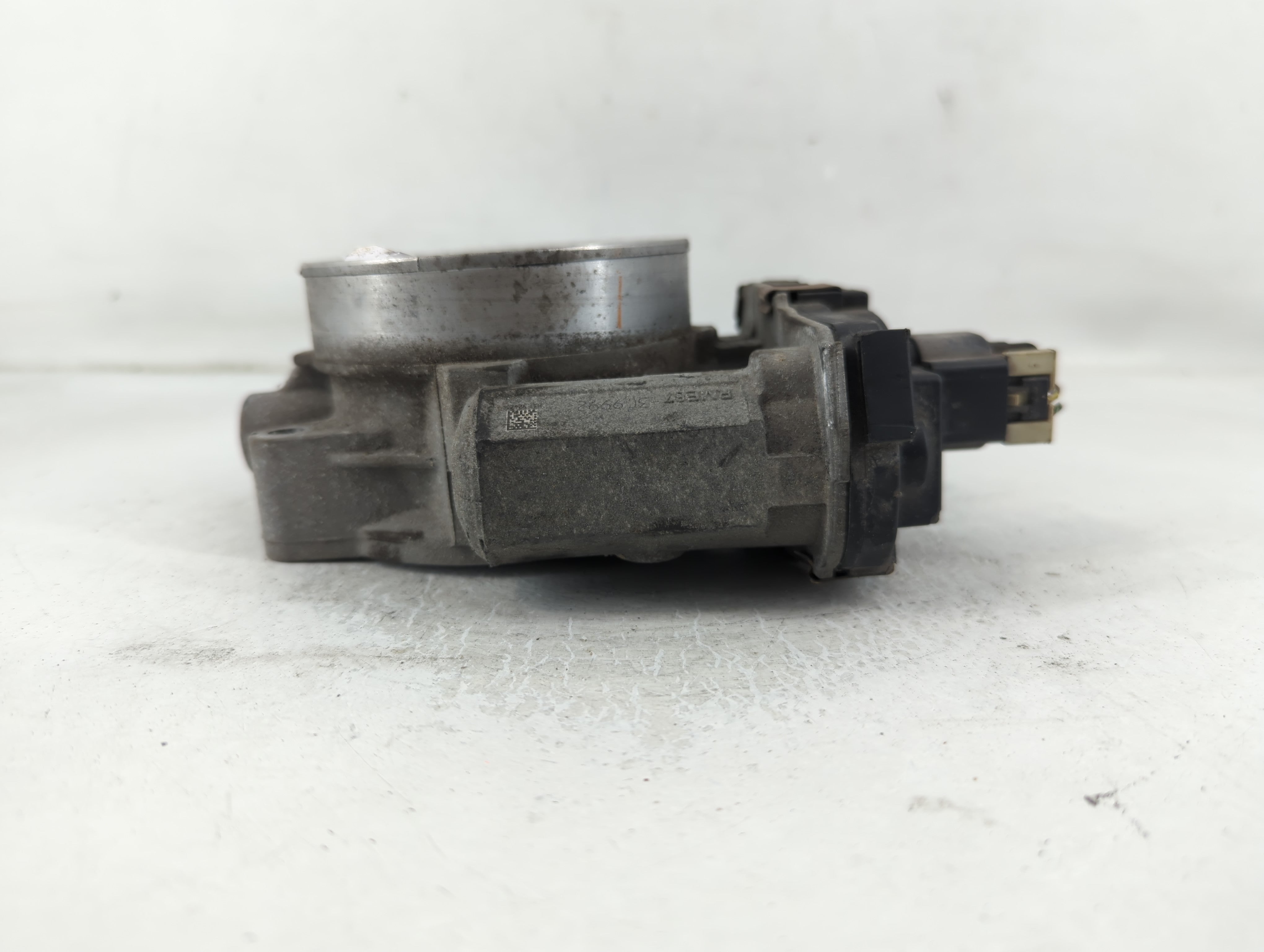 2009-2014 Chevrolet Tahoe Throttle Body P/N:3099922 RME67 Fits Fits 2009 2010 2011 2012 2013 2014 2015 OEM Used Auto Parts - Oemusedautoparts1.com