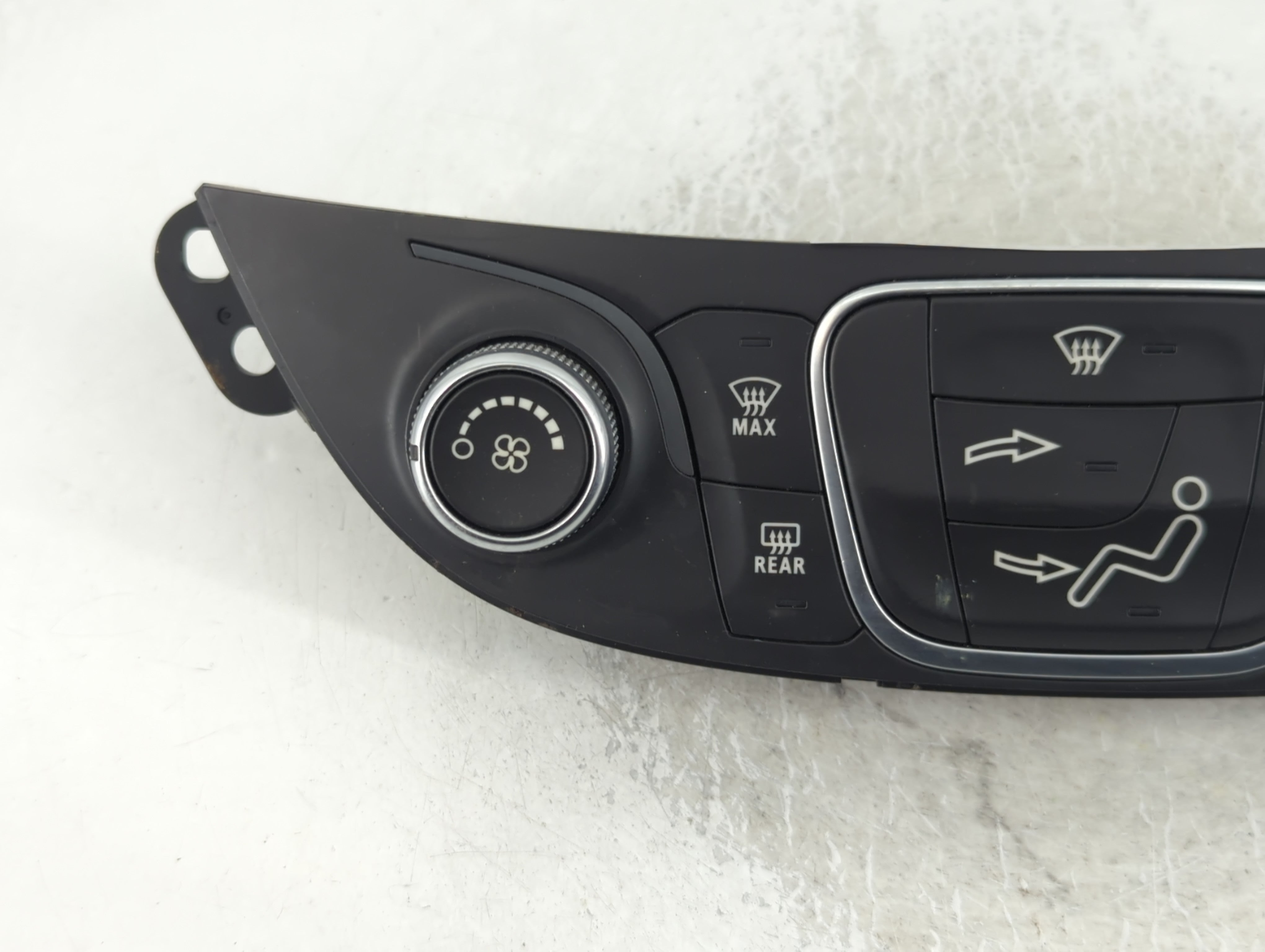 2018 Chevrolet Malibu Climate Control Module Temperature AC/Heater Replacement P/N:84426646 Fits OEM Used Auto Parts - Oemusedautoparts1.com