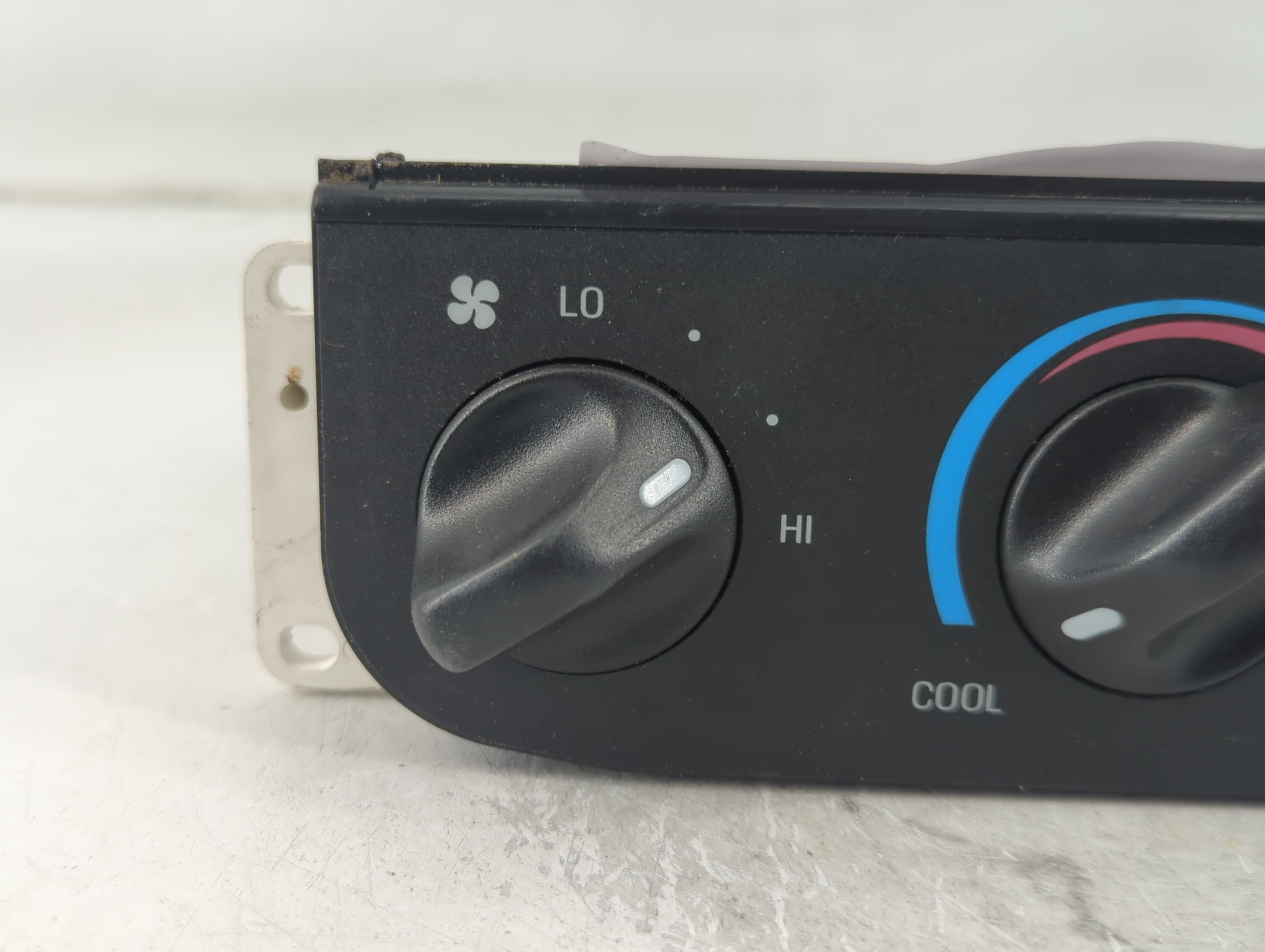 1999-2004 Ford F-150 Climate Control Module Temperature AC/Heater Replacement P/N:304 698 460 Fits OEM Used Auto Parts - Oemusedautoparts1.com