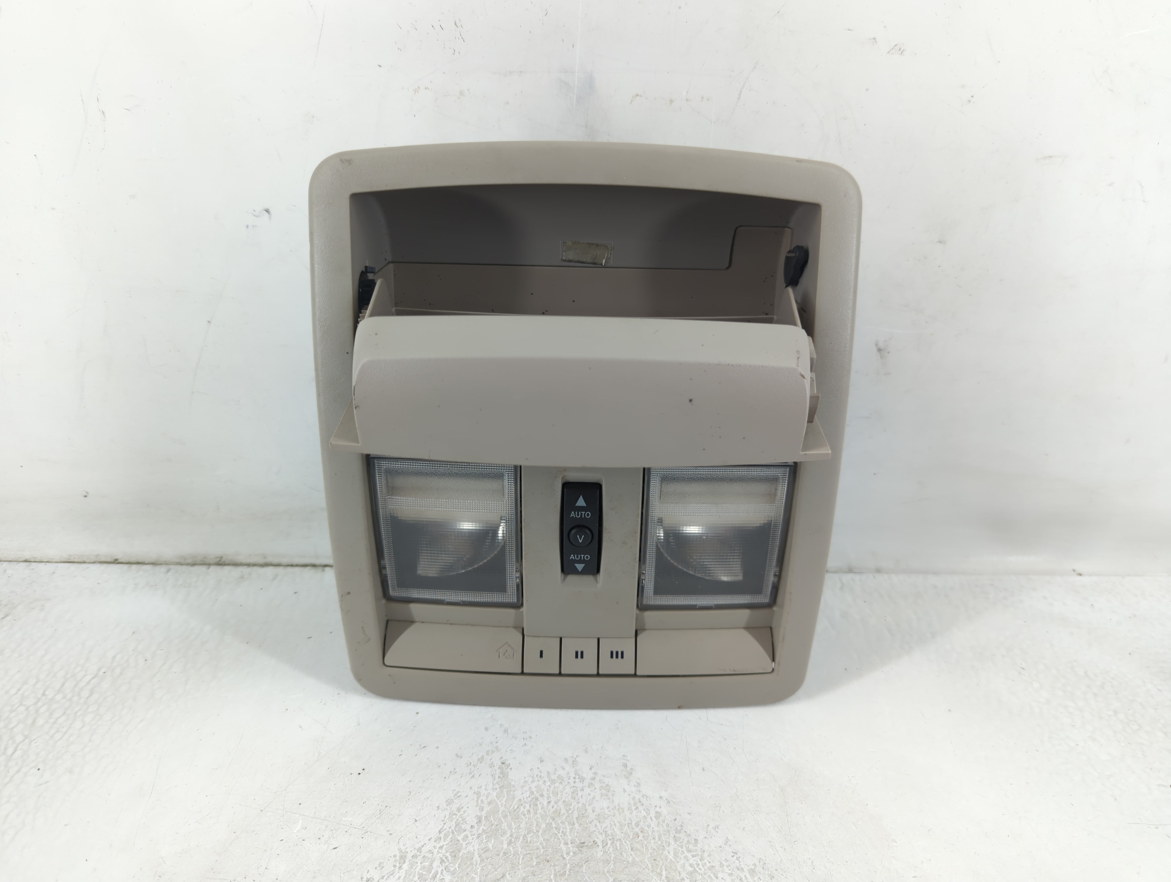 2010 Jeep Grand Cherokee Overhead Roof Console - Oemusedautoparts1.com