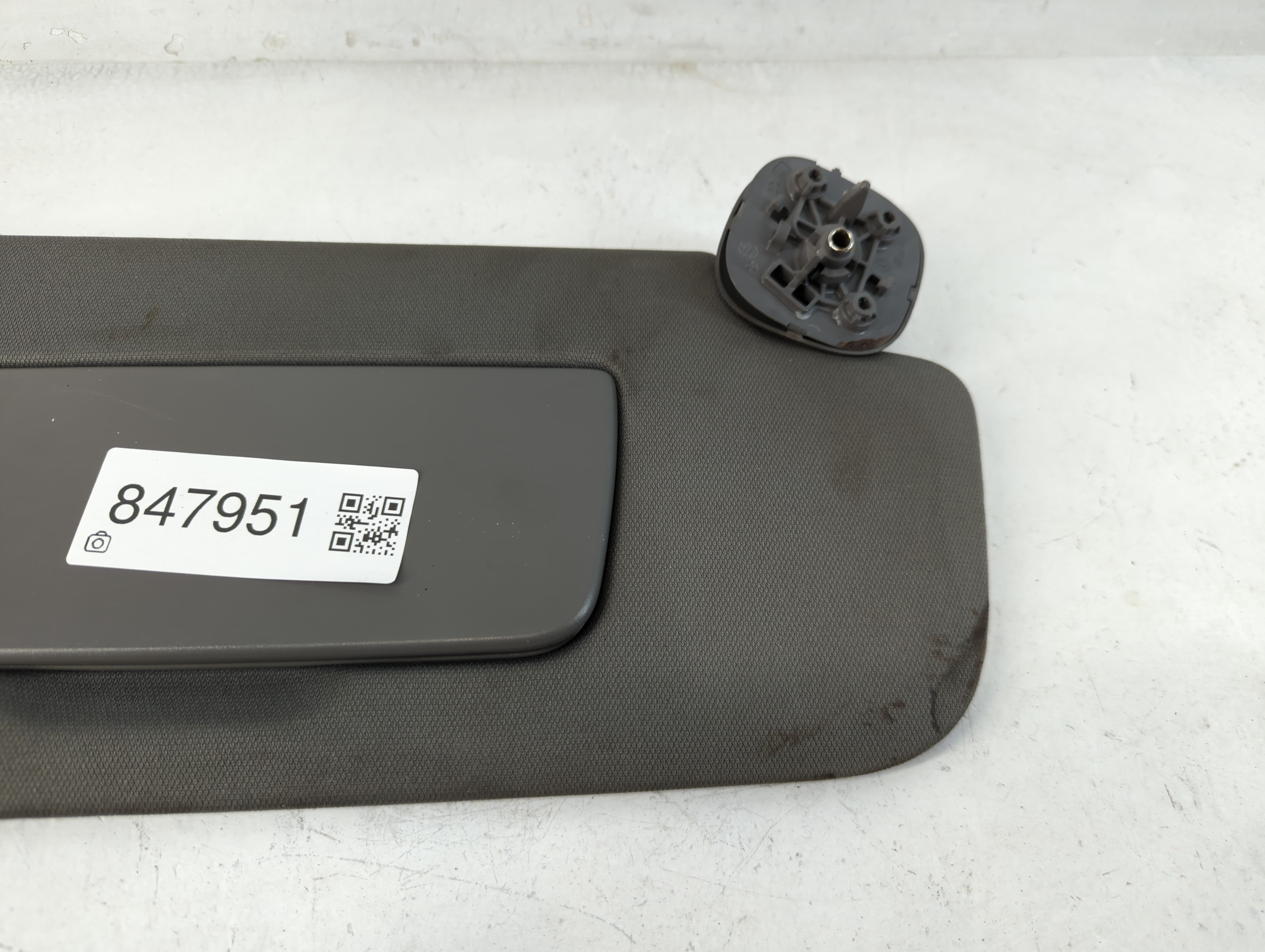 2019-2022 Chevrolet Silverado 1500 Sun Visor Shade Replacement Passenger Right Mirror Fits Fits 2019 2020 2021 2022 OEM Used Auto Parts - Oemusedautoparts1.com