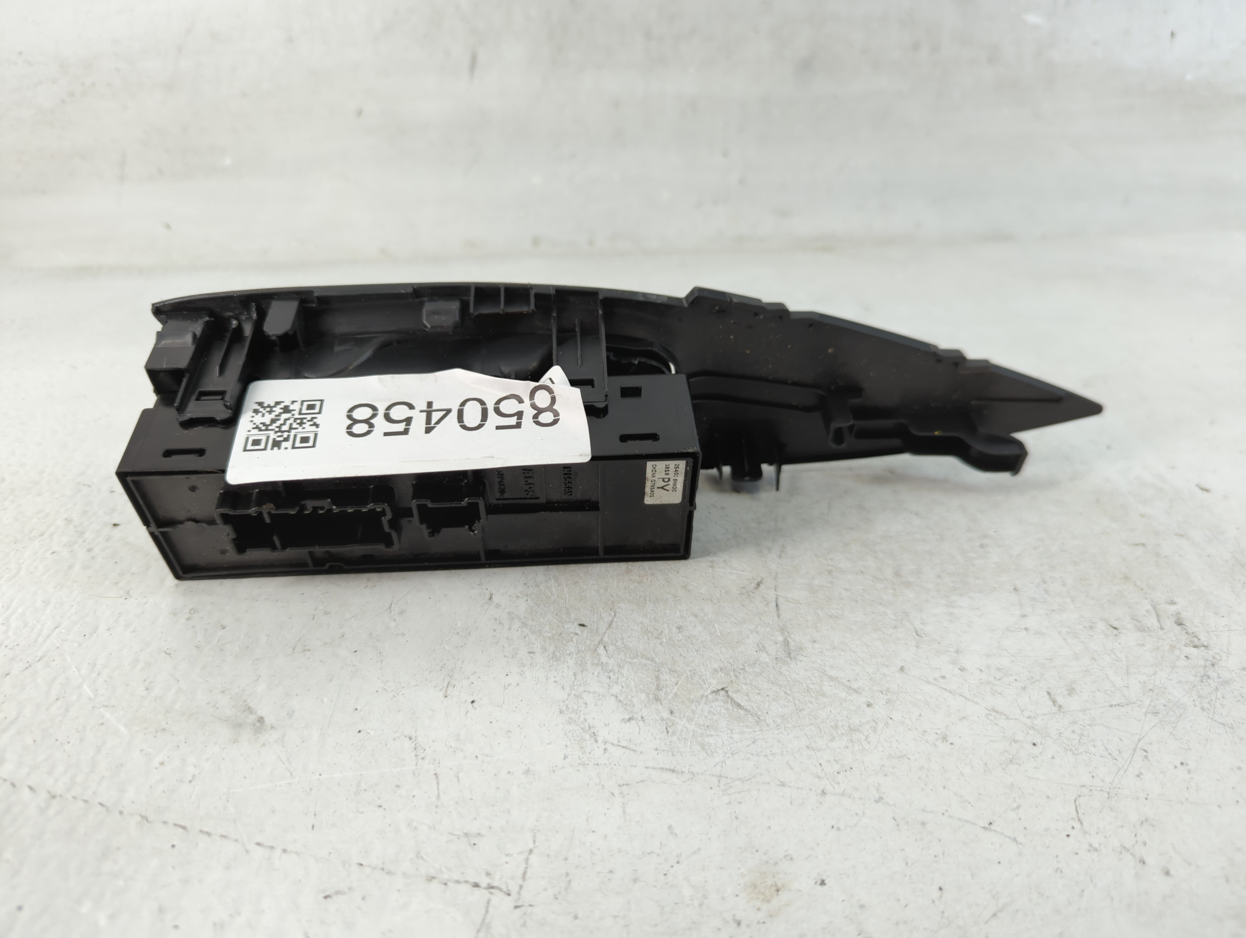 2017-2022 Nissan Rogue Sport Master Power Window Switch Replacement Driver Side Left P/N:25401 6MA0C Fits OEM Used Auto Parts - Oemusedautoparts1.com