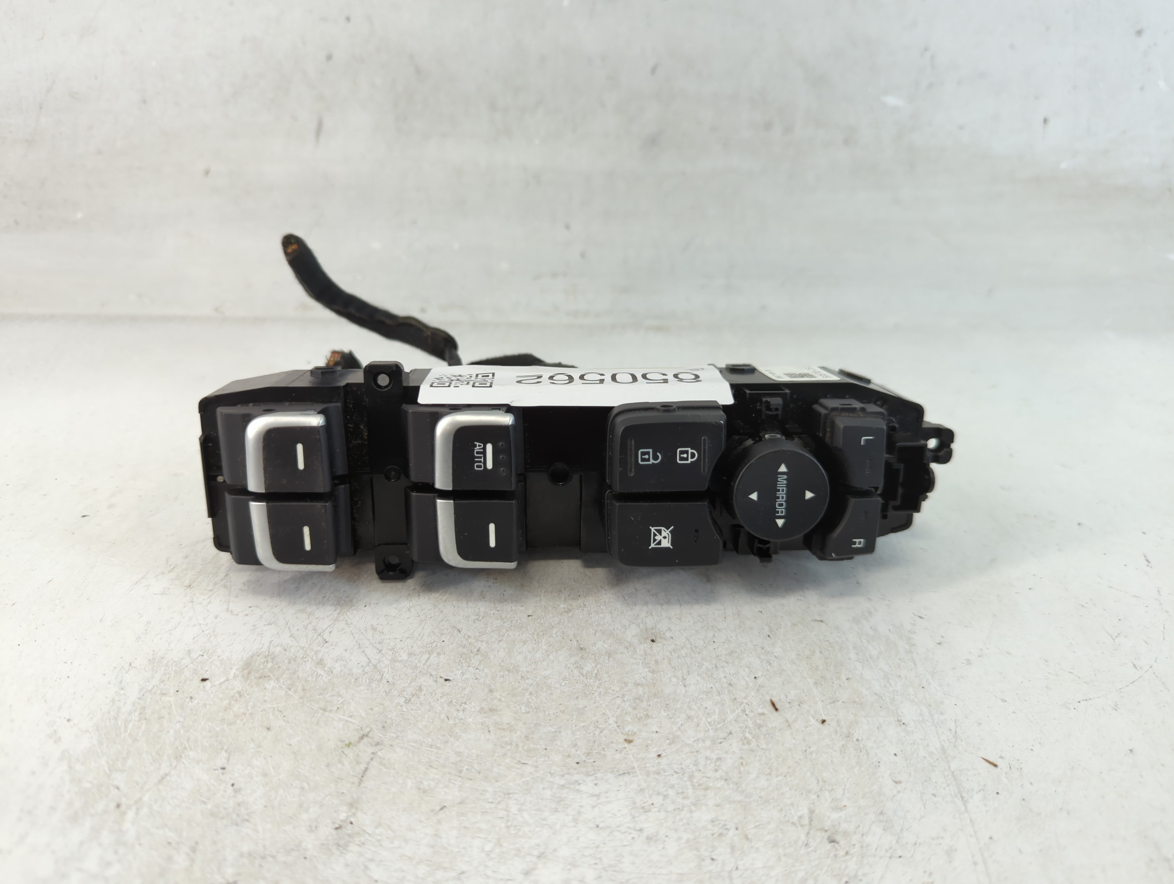 2016-2018 Kia Sorento Master Power Window Switch Replacement Driver Side Left P/N:P93570-06100KHG Fits Fits 2016 2017 2018 OEM Used Auto Parts - Oemusedautoparts1.com
