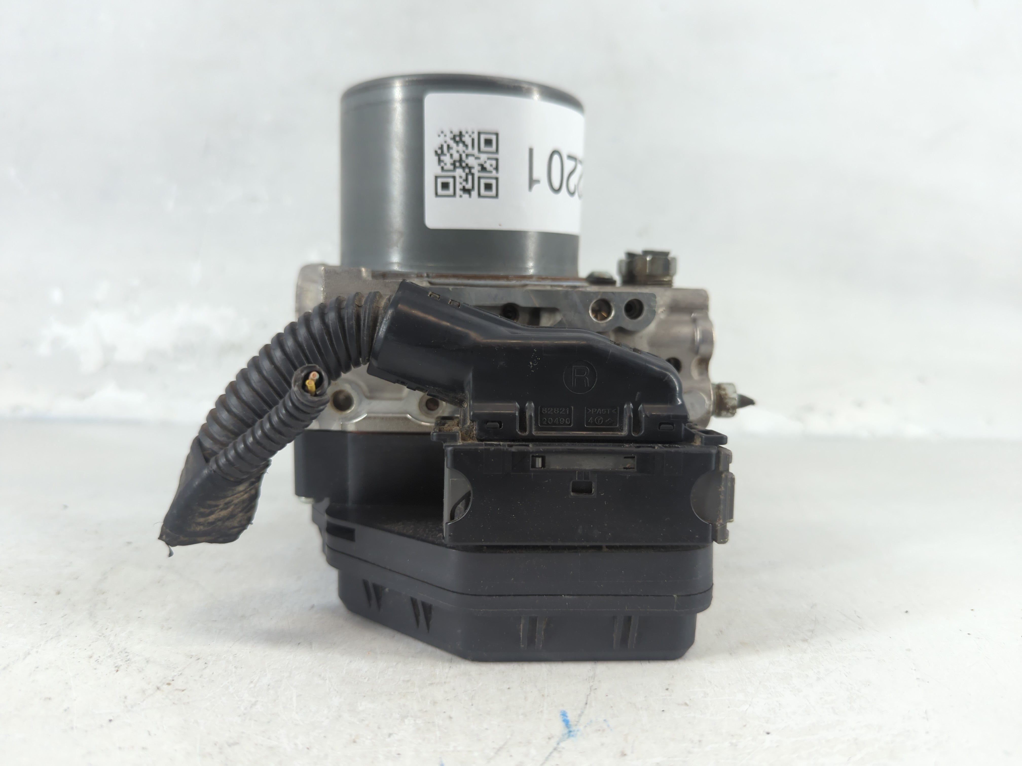 2011-2013 Toyota Highlander ABS Pump Control Module Replacement P/N:44540-0E191 89541-48241, 133800-3690 Fits Fits 2011 2012 2013 OEM Used Auto Parts - Oemusedautoparts1.com