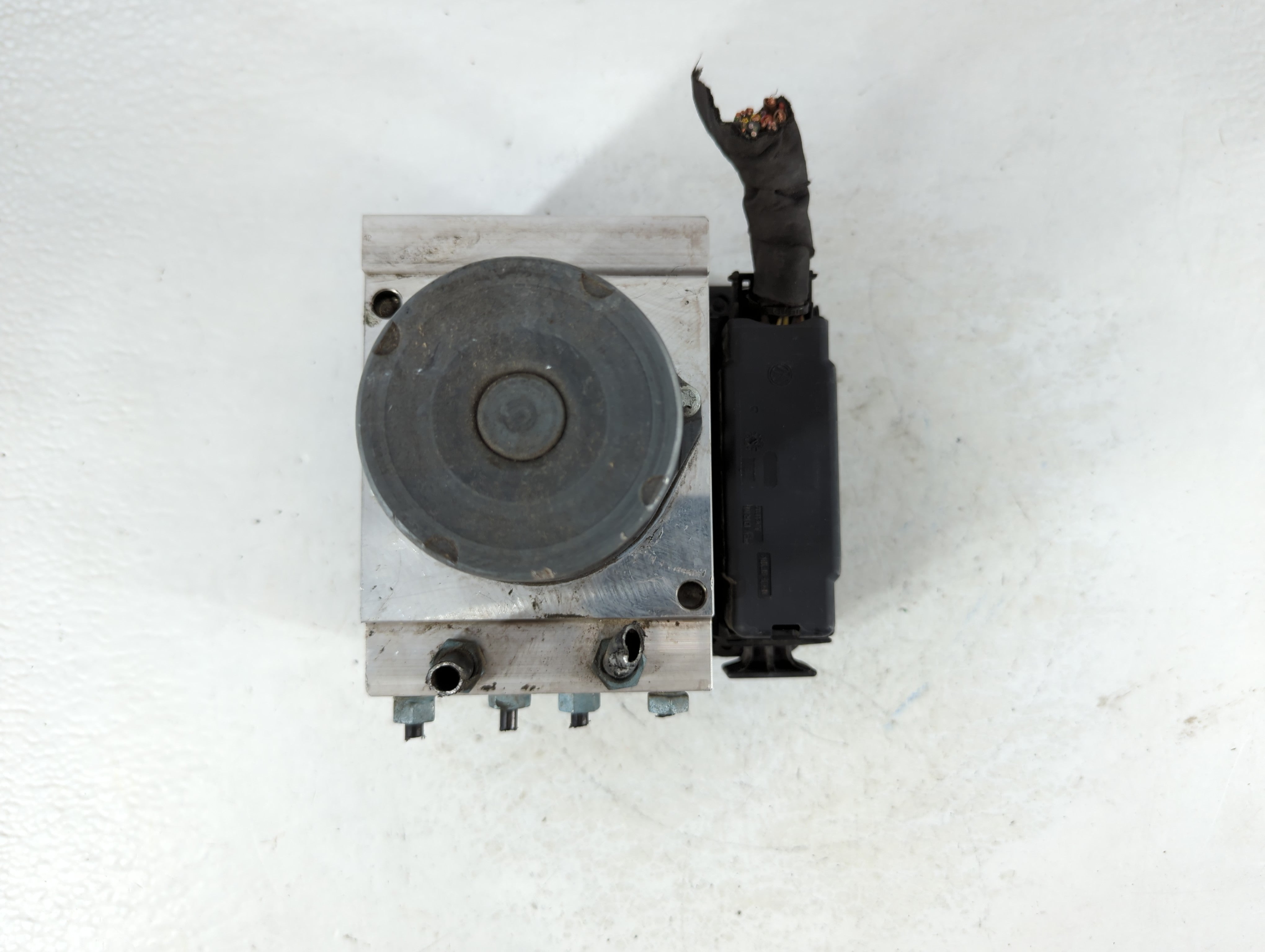 2014-2015 Audi A6 ABS Pump Control Module Replacement P/N:4G0 907 379 L Fits Fits 2014 2015 OEM Used Auto Parts - Oemusedautoparts1.com
