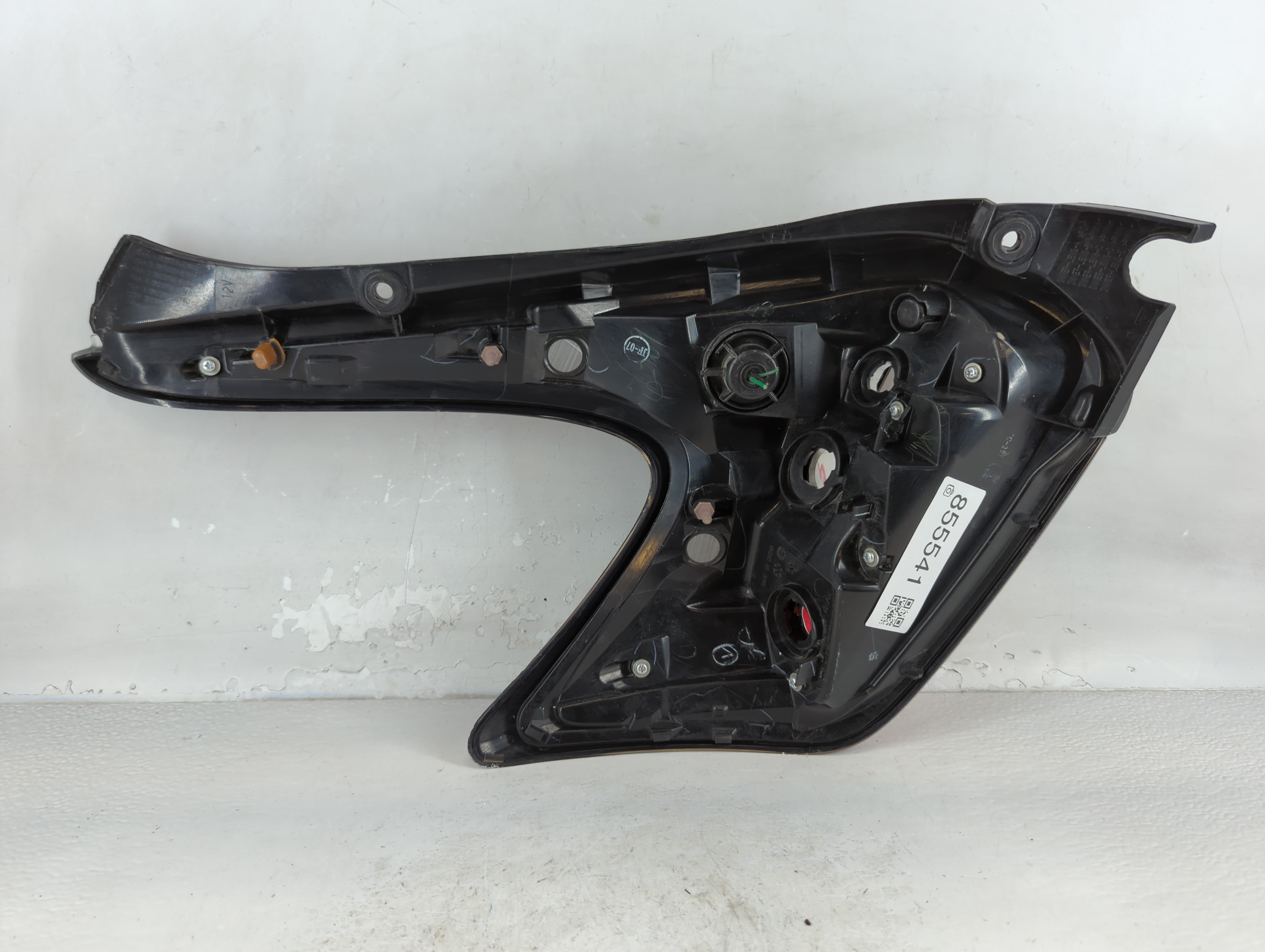 2015-2017 Nissan Juke Tail Light Assembly Driver Left OEM Fits Fits 2015 2016 2017 OEM Used Auto Parts - Oemusedautoparts1.com