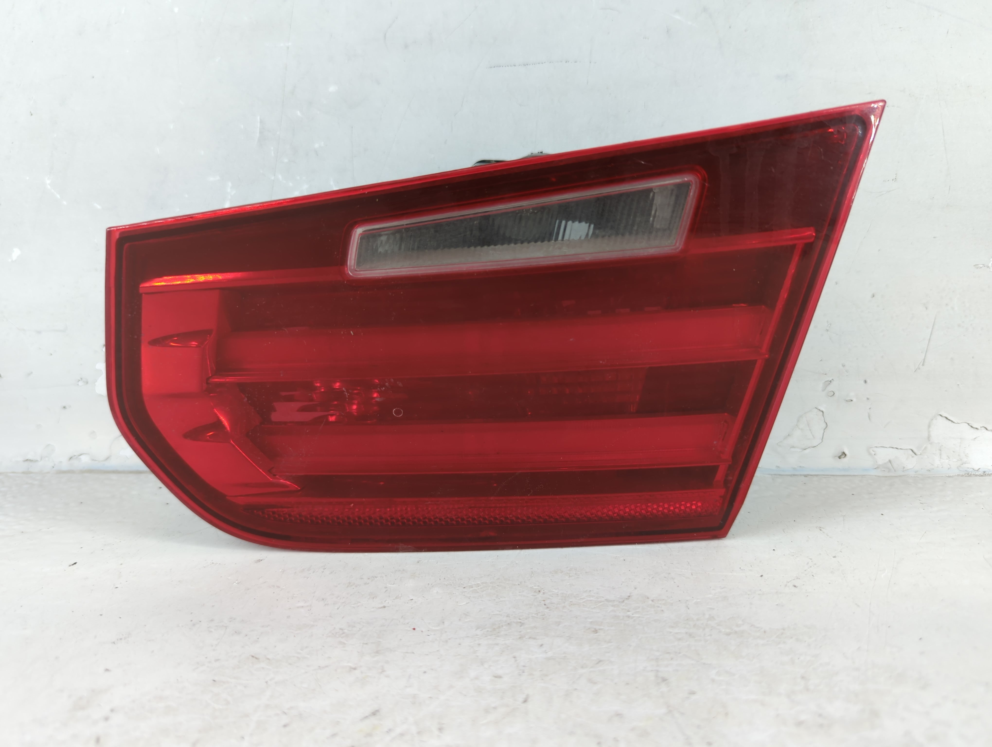 2011-2013 Bmw 328i Tail Light Assembly Passenger Right OEM P/N:7259916-10 Fits Fits 2011 2012 2013 OEM Used Auto Parts - Oemusedautoparts1.com