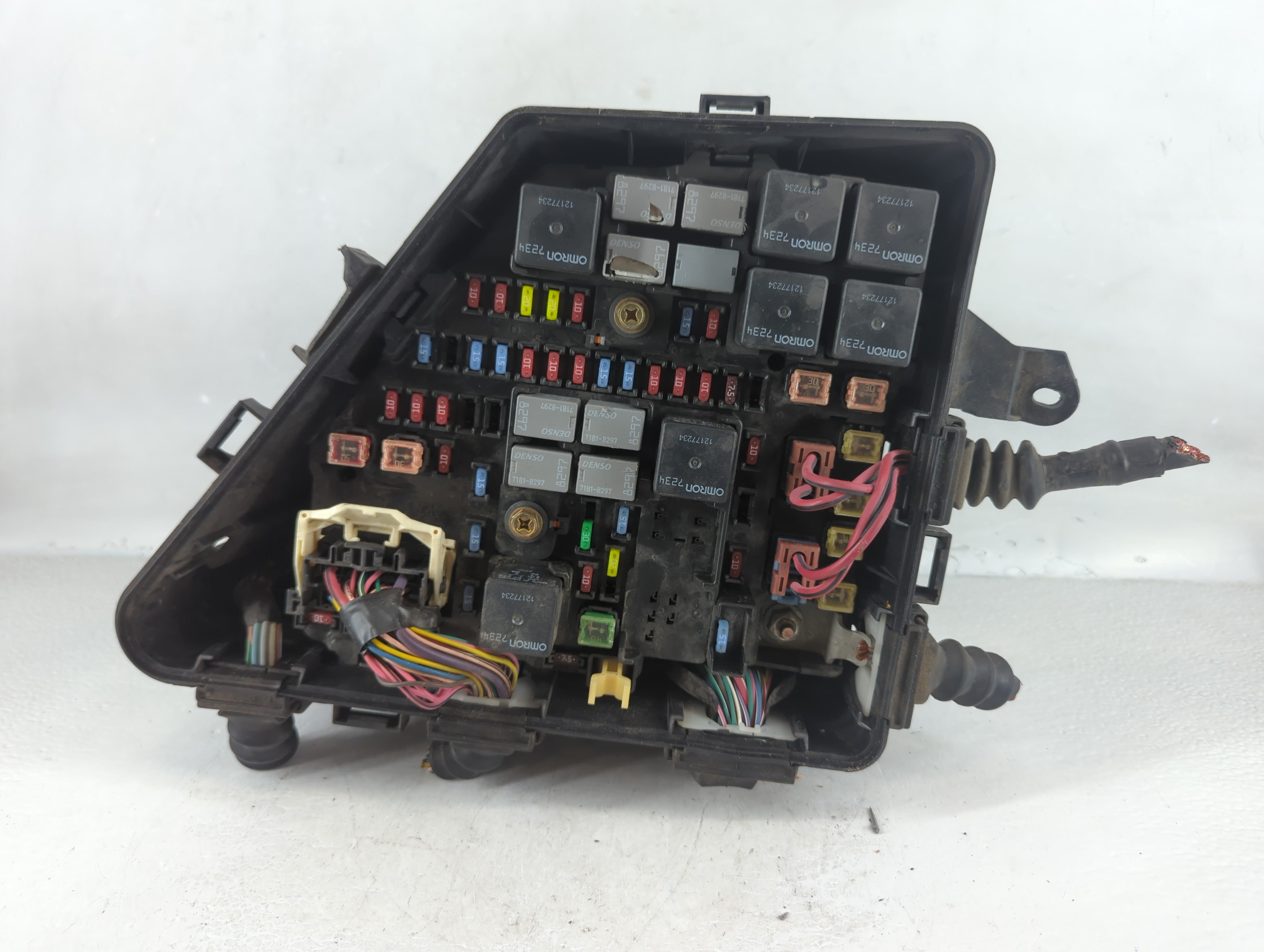 2004-2007 Cadillac Cts Fusebox Fuse Box Panel Relay Module P/N:15233126 Fits Fits 2004 2005 2006 2007 OEM Used Auto Parts - Oemusedautoparts1.com